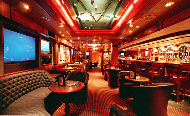 Caribbean Princess - Churchills Cigar Lounge