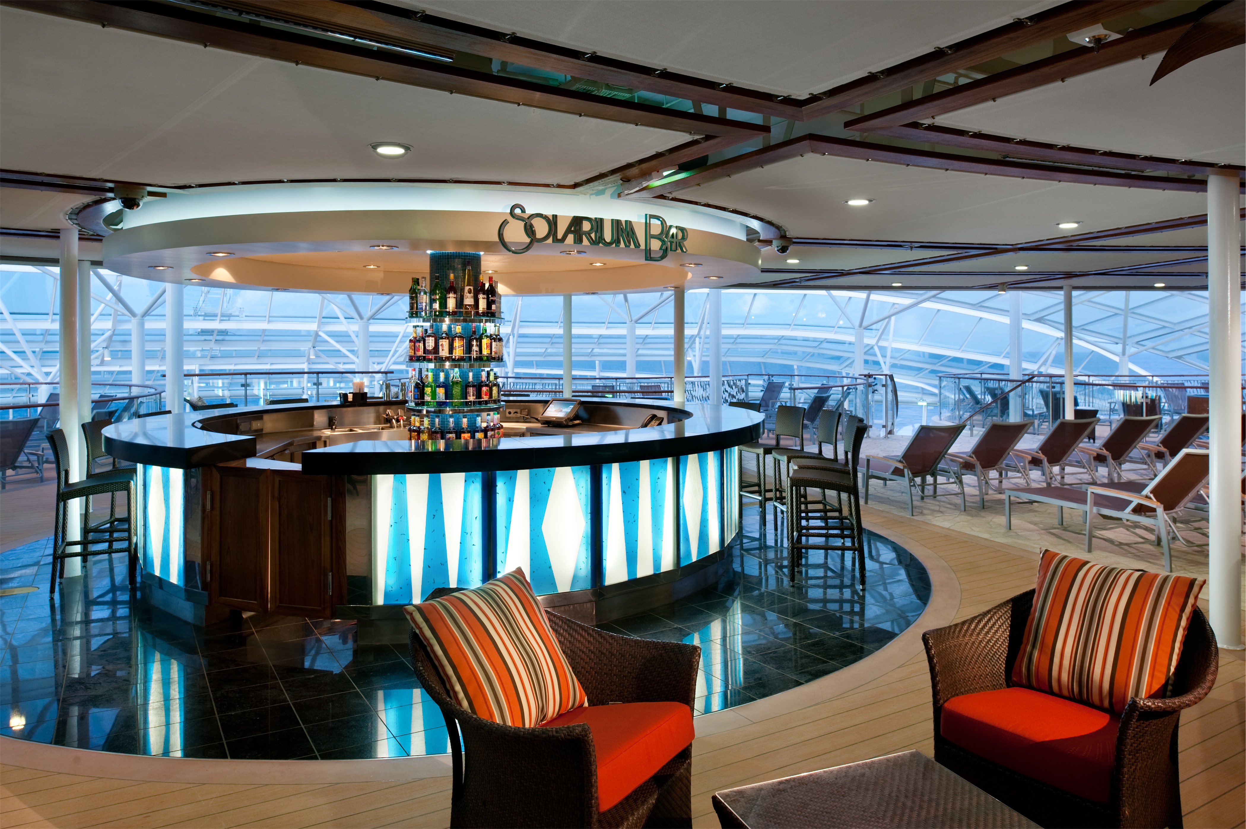 Odyssey of the Seas - Solarium Bar