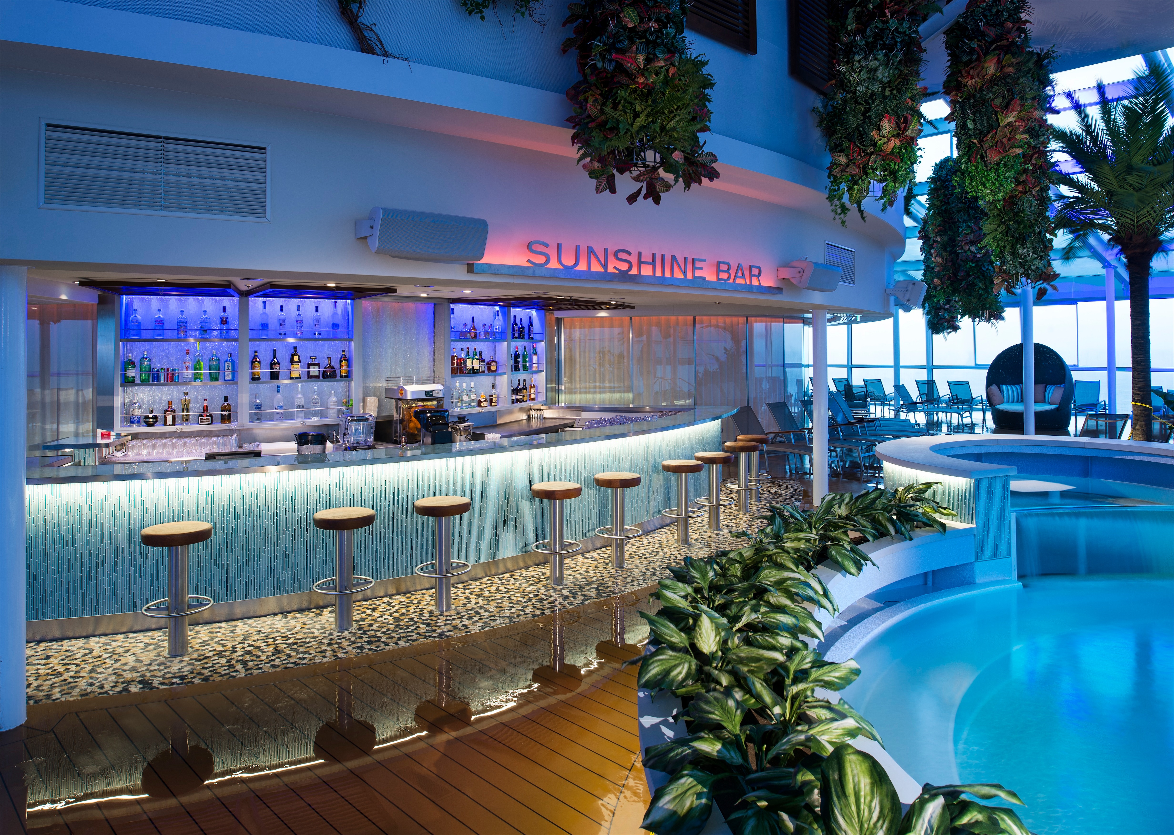 Ovation of the Seas - Sunshine Bar