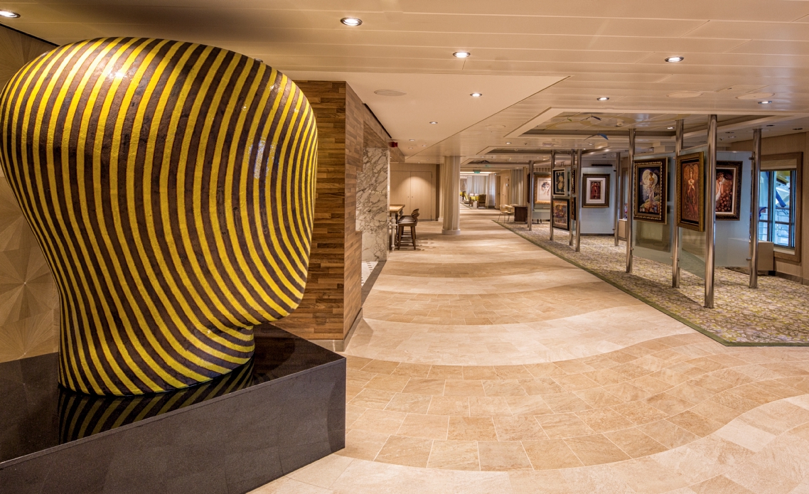 Ovation of the Seas - The Cafe @Two70