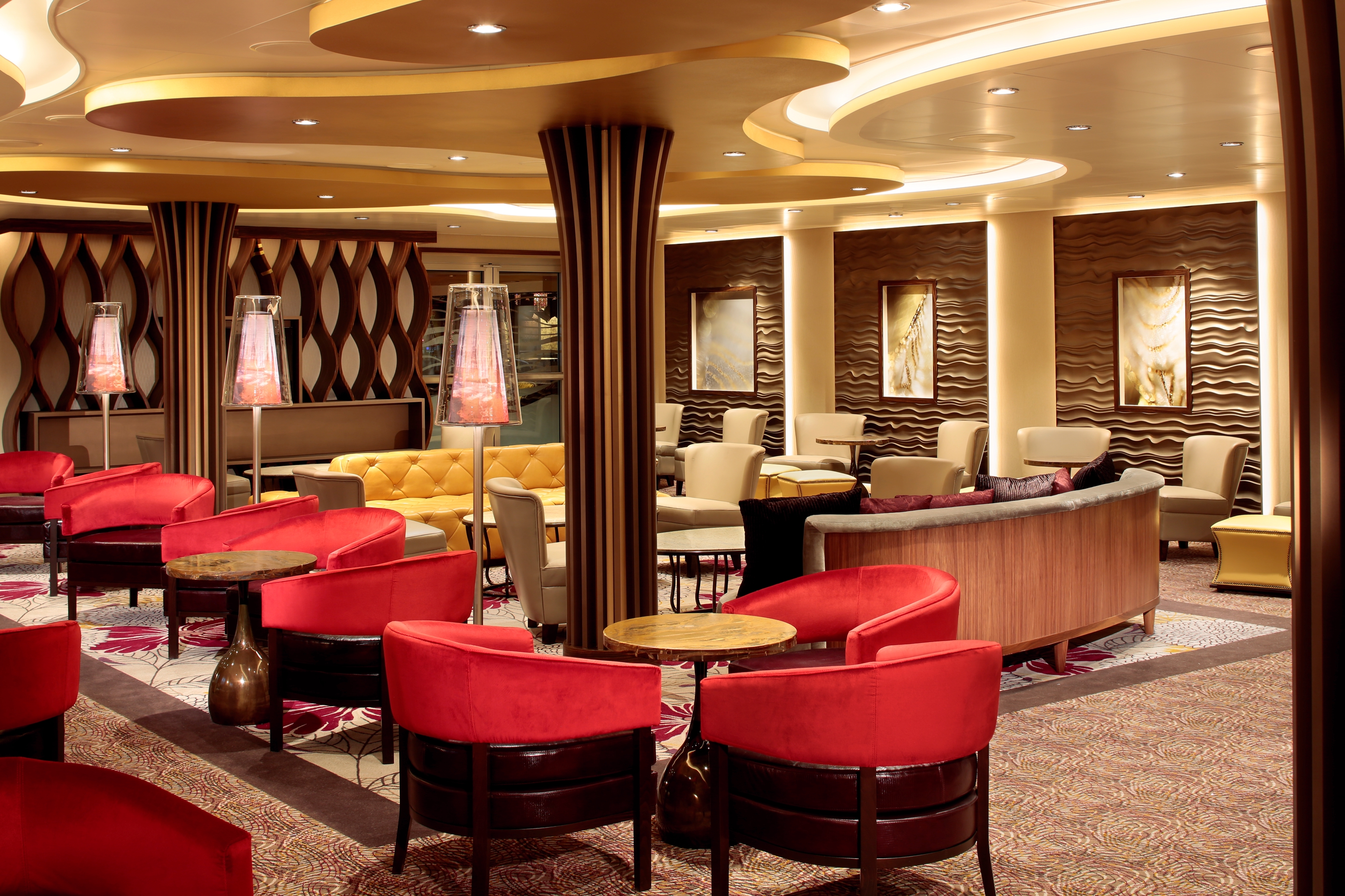 Ovation of the Seas - Crown Lounge