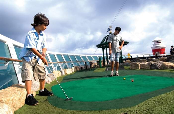 RCI_Voyager_MiniGolf.jpg