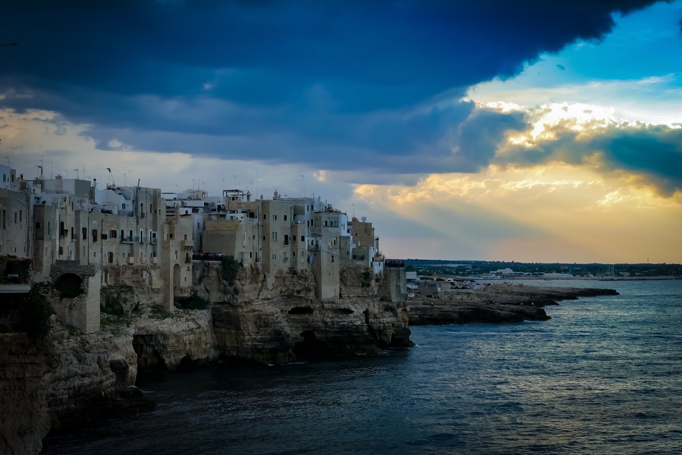 photo credit belongs to Thea Smc, Bari