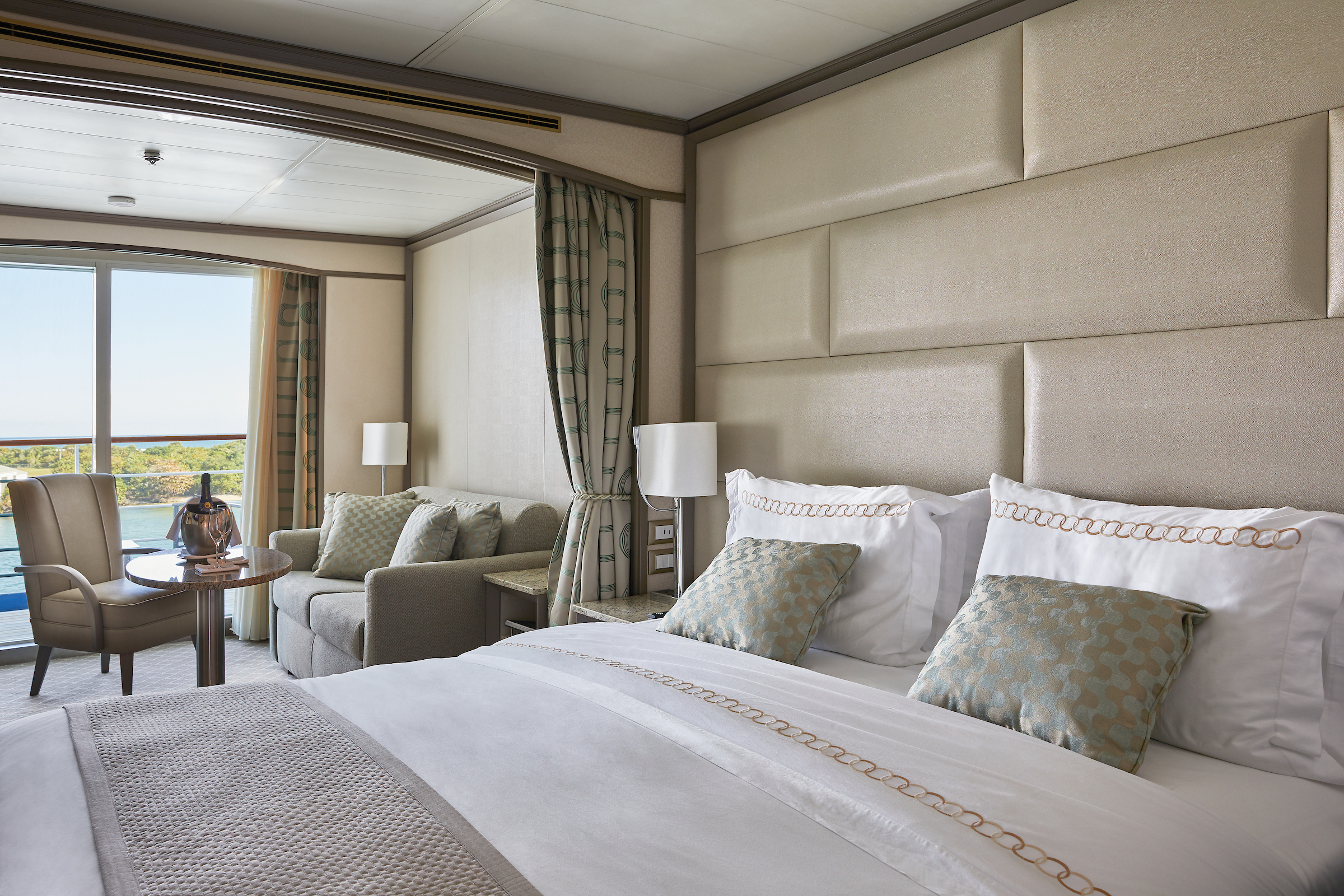 Deluxe Veranda Suite