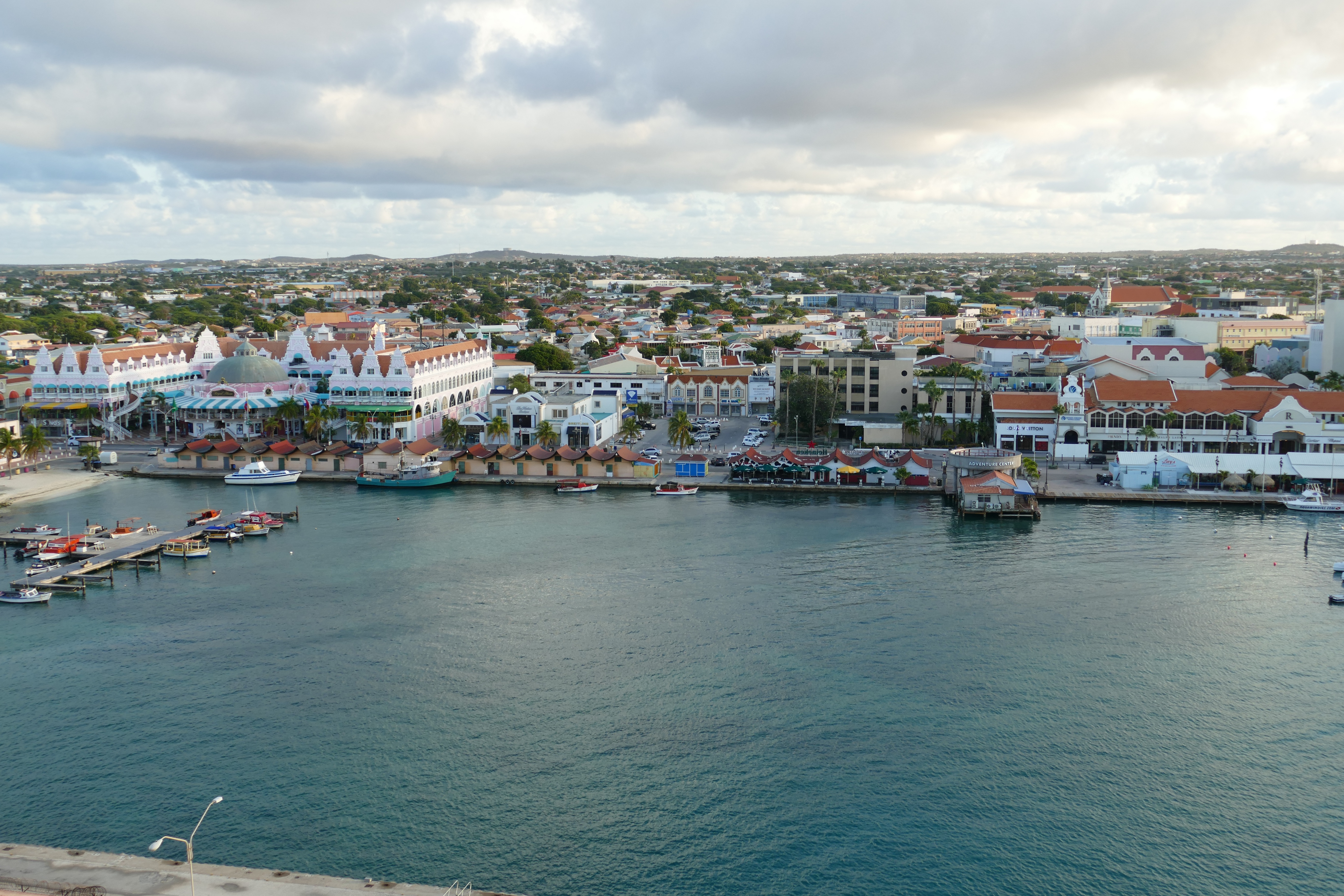 Falco, Oranjestad