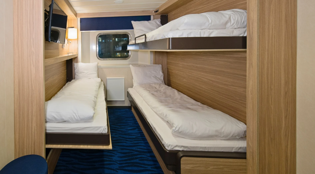 Polar Outside | Middle deck for up to 3 travellers