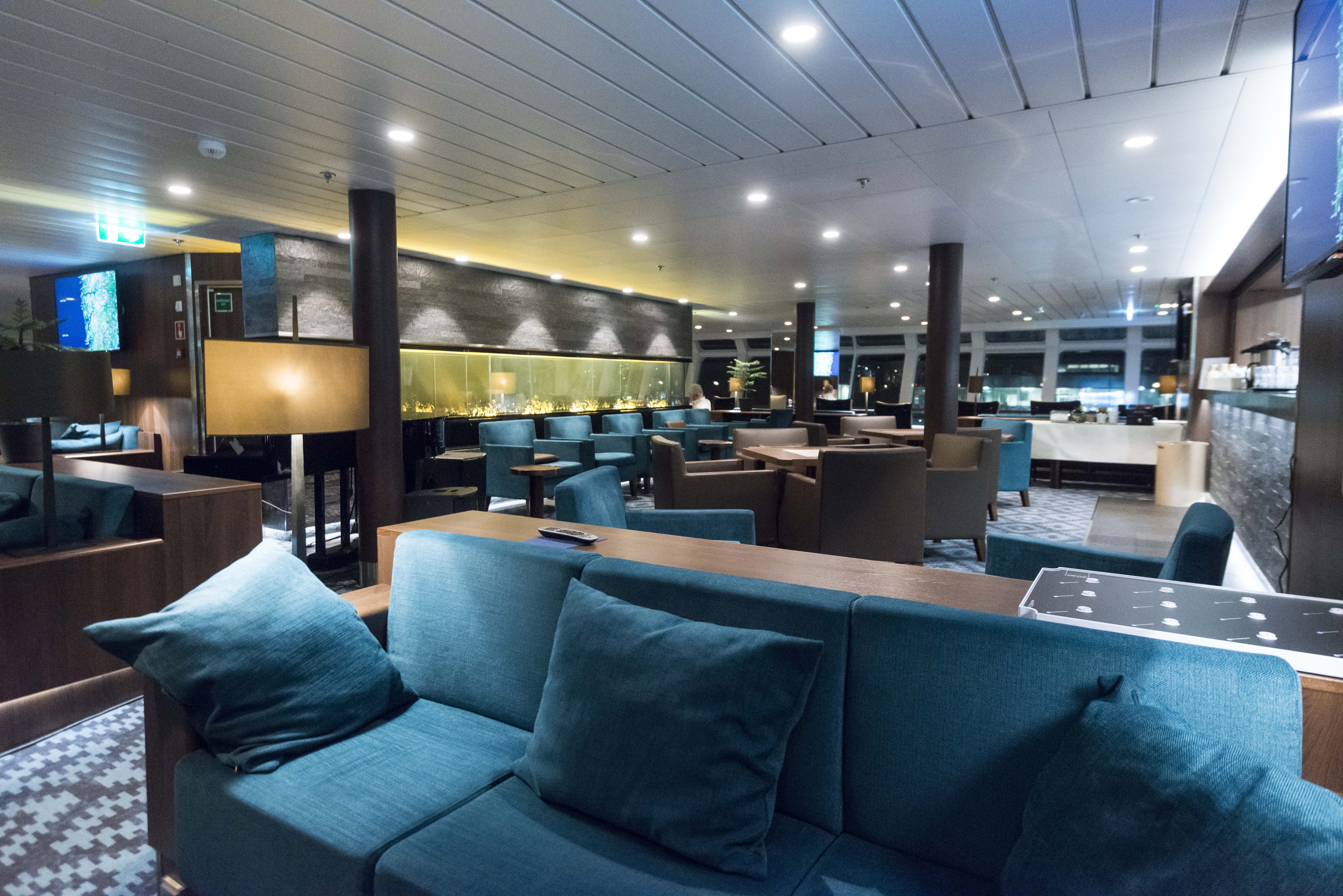 Explorer Lounge & Bar