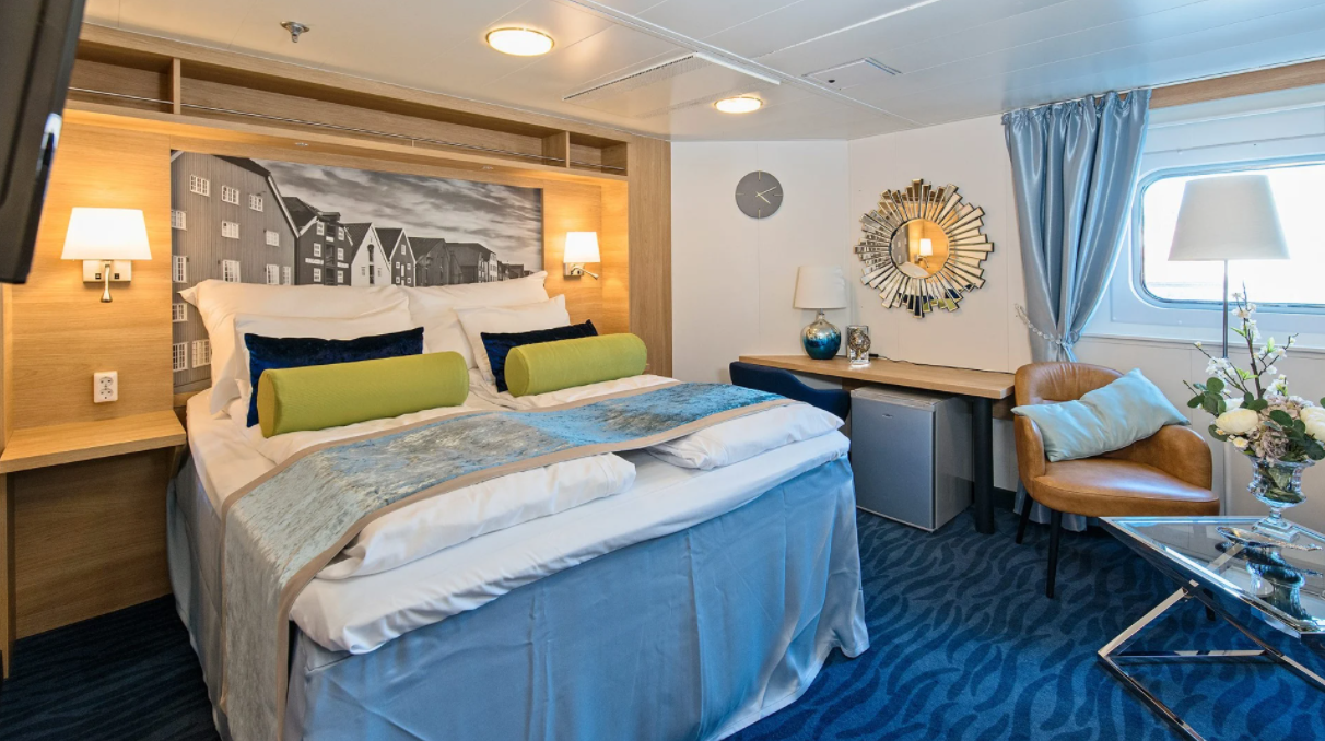 Expedition Suite | Mini suite on middle or upper deck