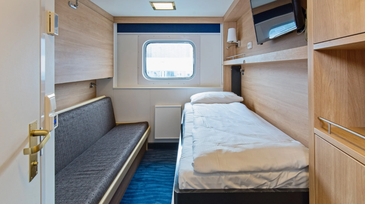 Polar Outside | Middle deck for up to 3 travellers