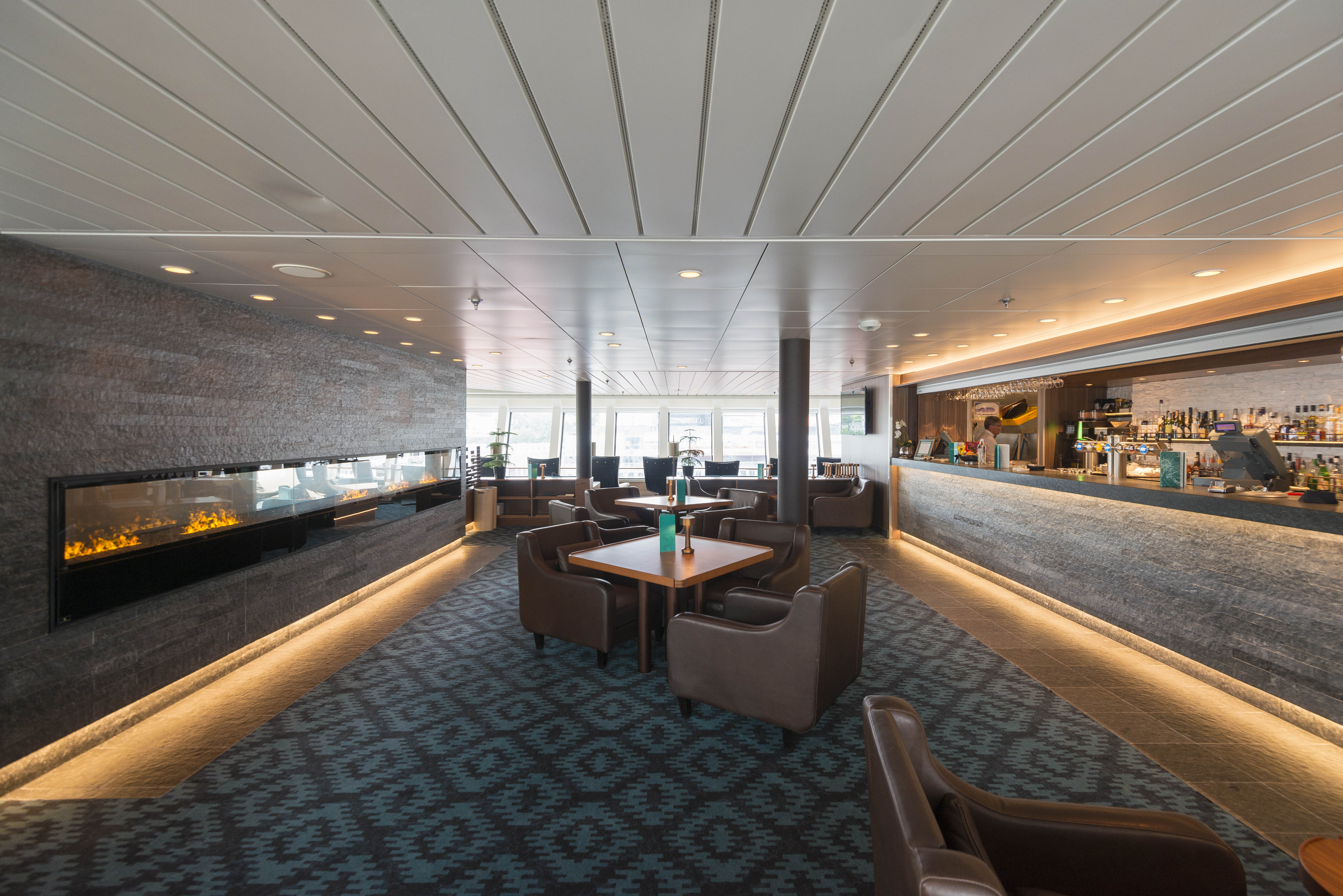 Explorer Lounge & Bar
