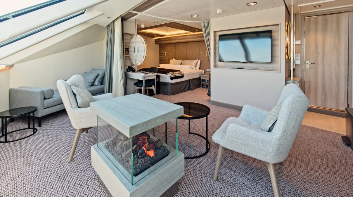 Hurtigruten - MS Roald Amundsen - Expedition Suite MD.png