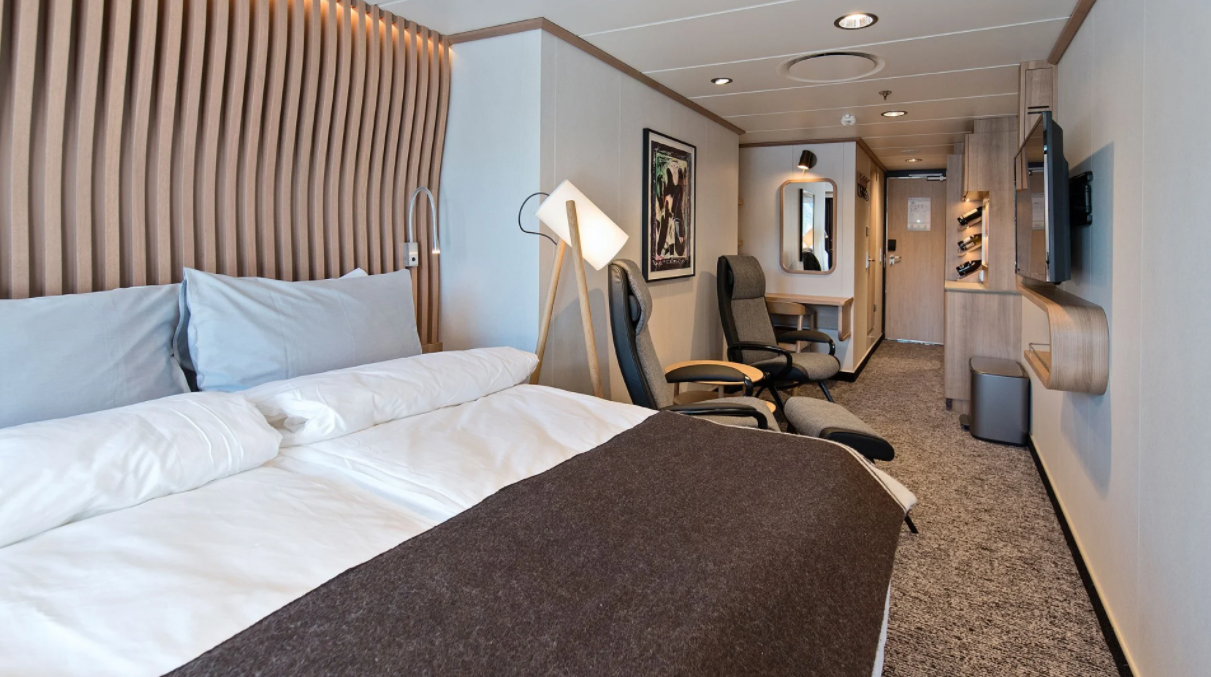 Arctic Superior | Outside cabin - With balcony