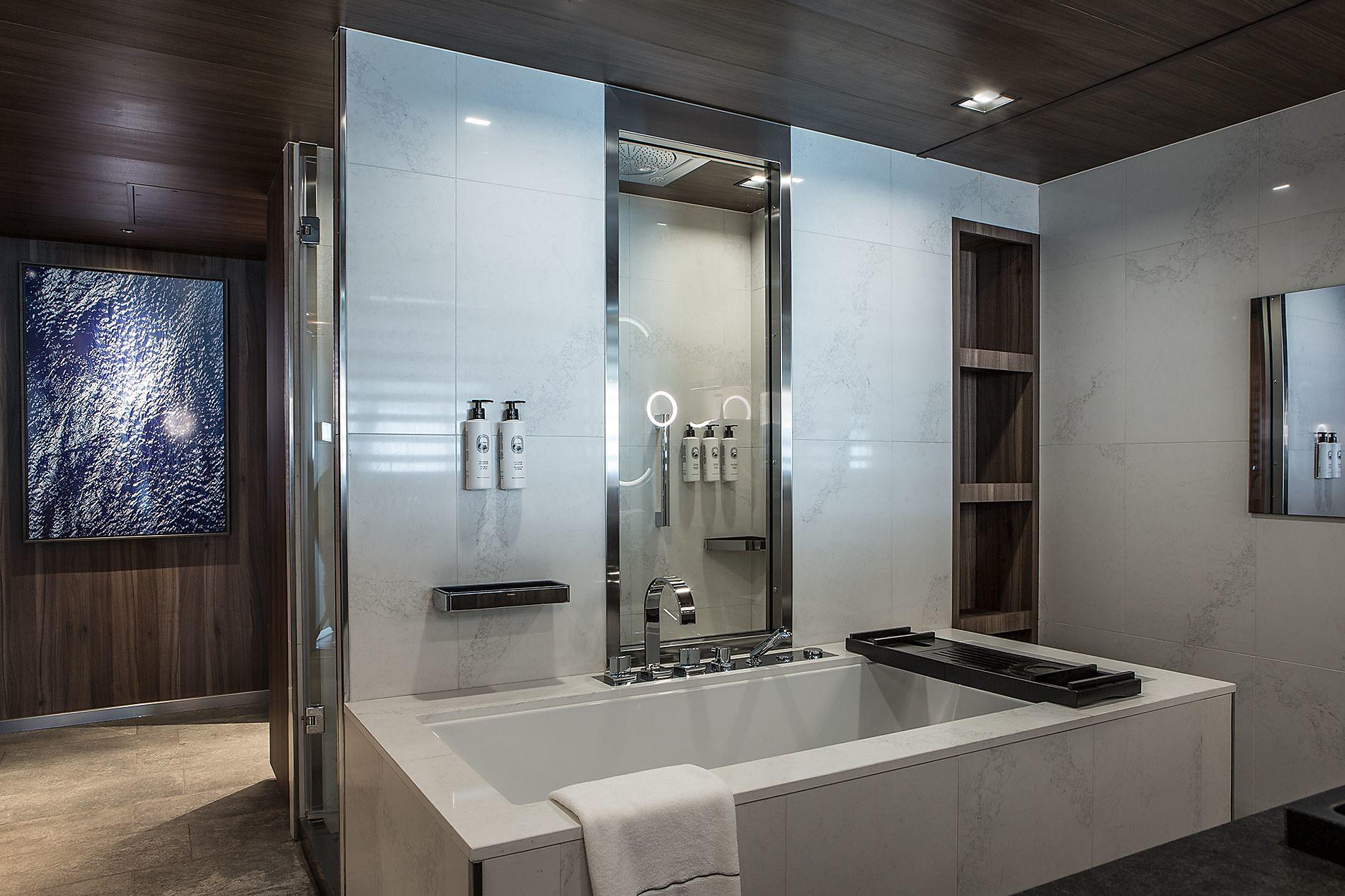 Ponant Le Commandant Charcot Suite Duplex 5.jpg