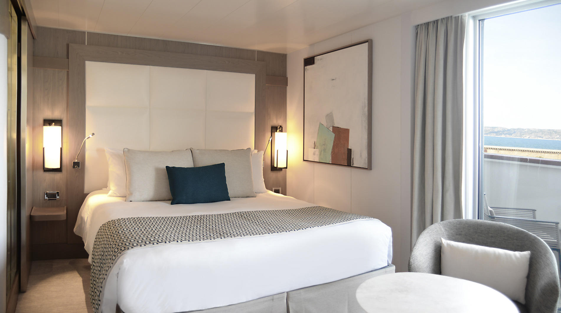 Ponant L'Austral Deluxe Suite 1, ©PONANT, Tamar Sarkissian.jpeg