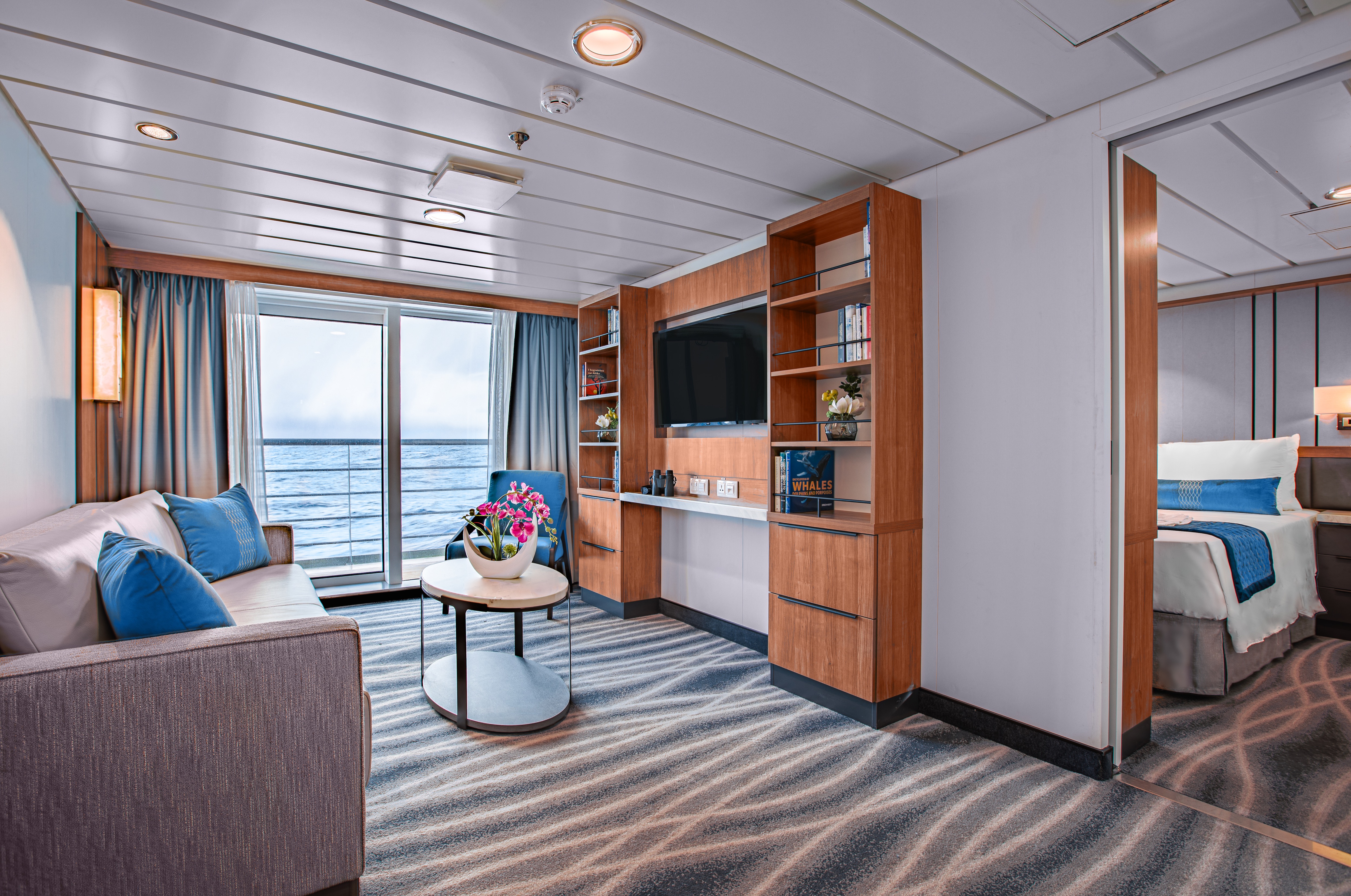 Albatros Expeditions Ocean Victory Premium_Suite_1.jpeg