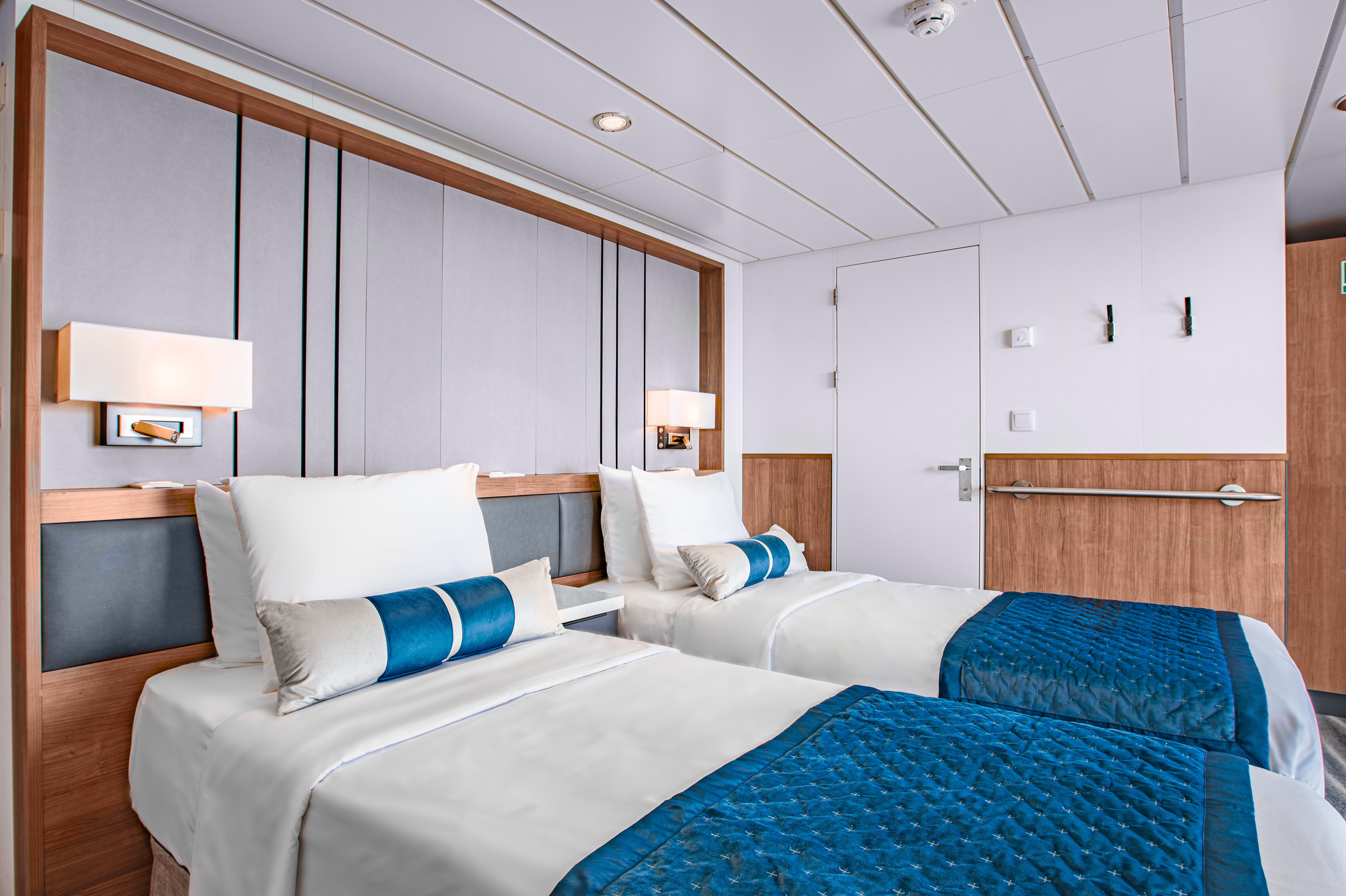 Albatros Expeditions Ocean Victory Category_B_Balcony_Suit_1.jpeg