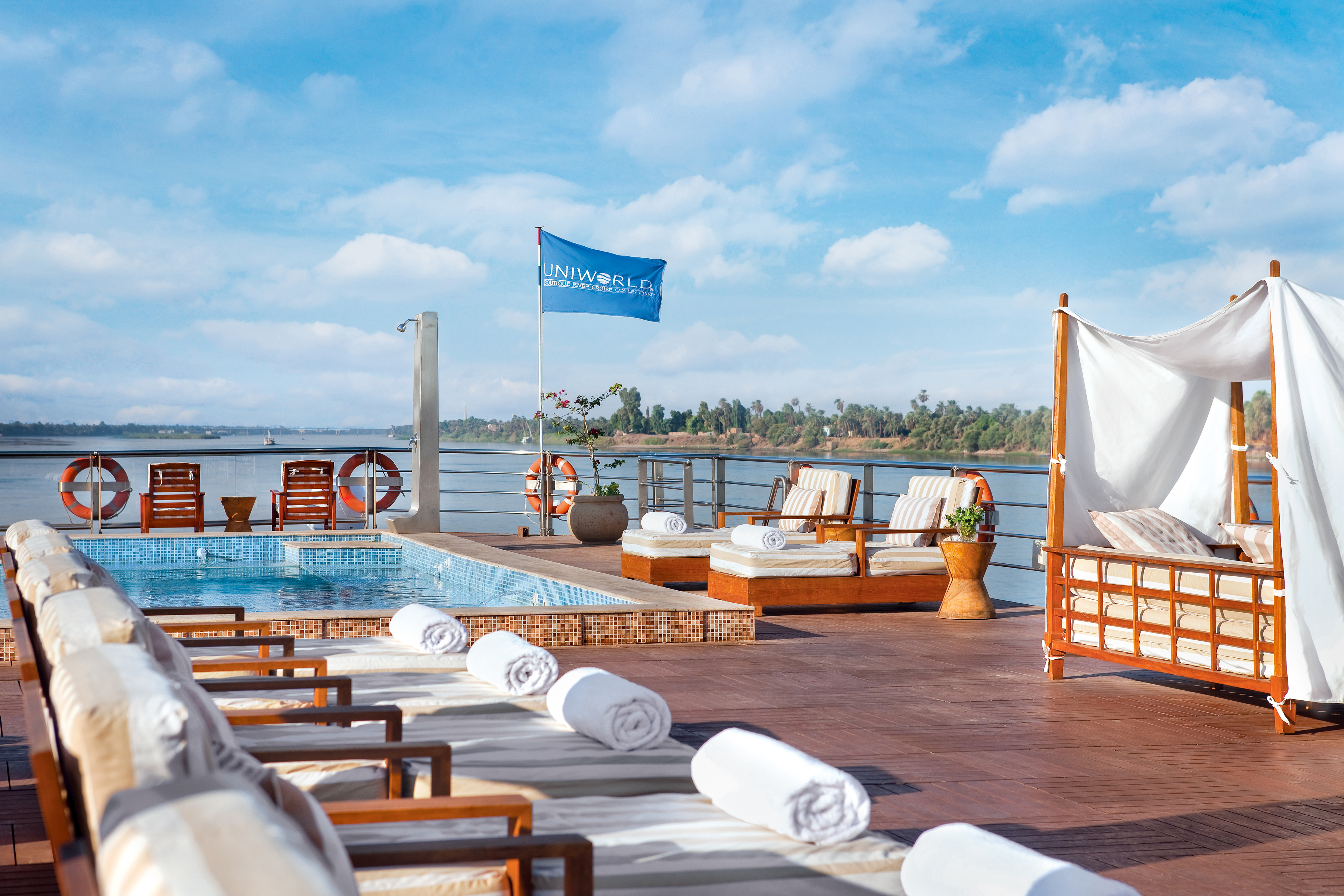 Pool & Sun Deck