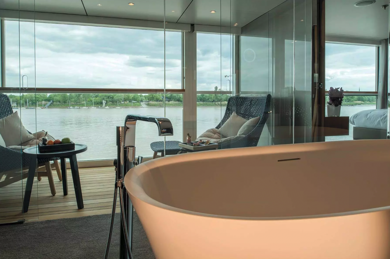 Suite cabin