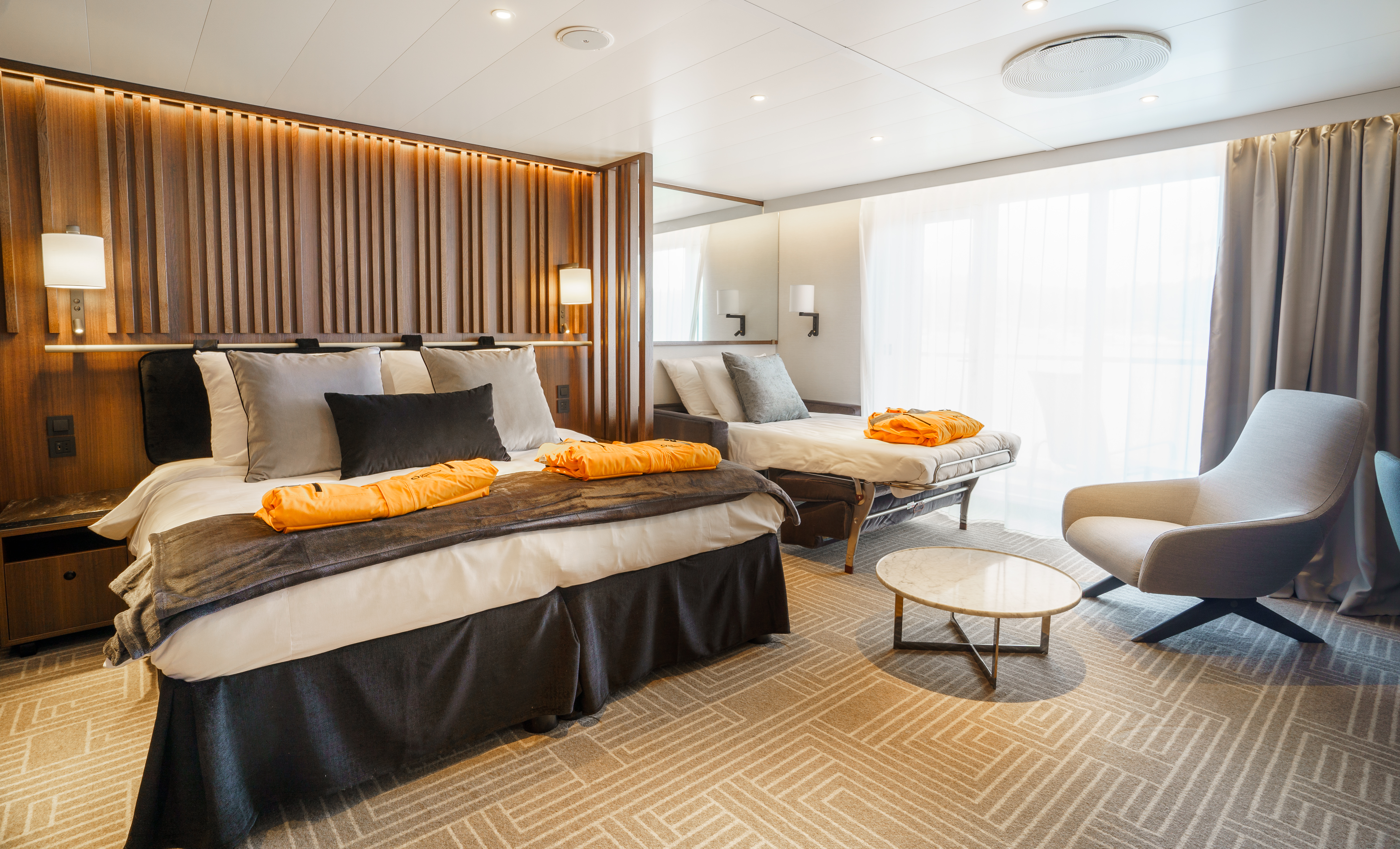 QE Ultramarine Deluxe Balcony Suite 11.jpg