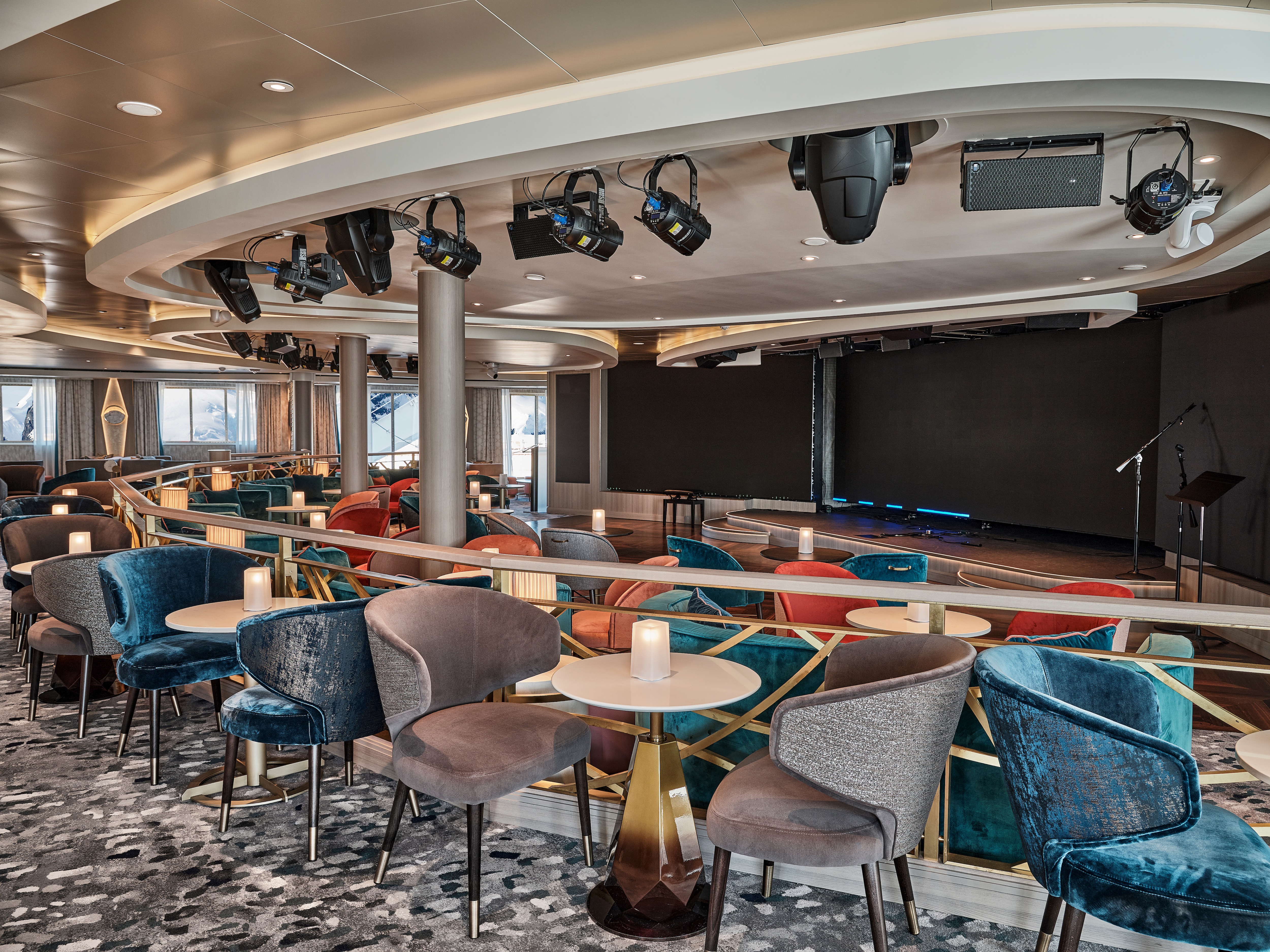 Explorer Lounge