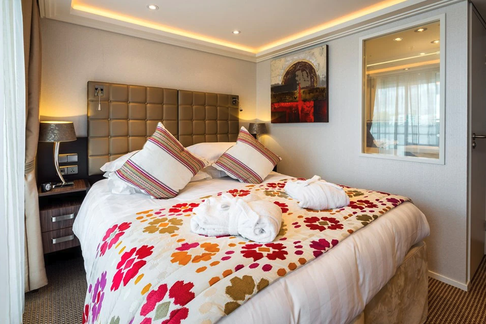 AmaWaterways AmaStella CAT BB 1.png