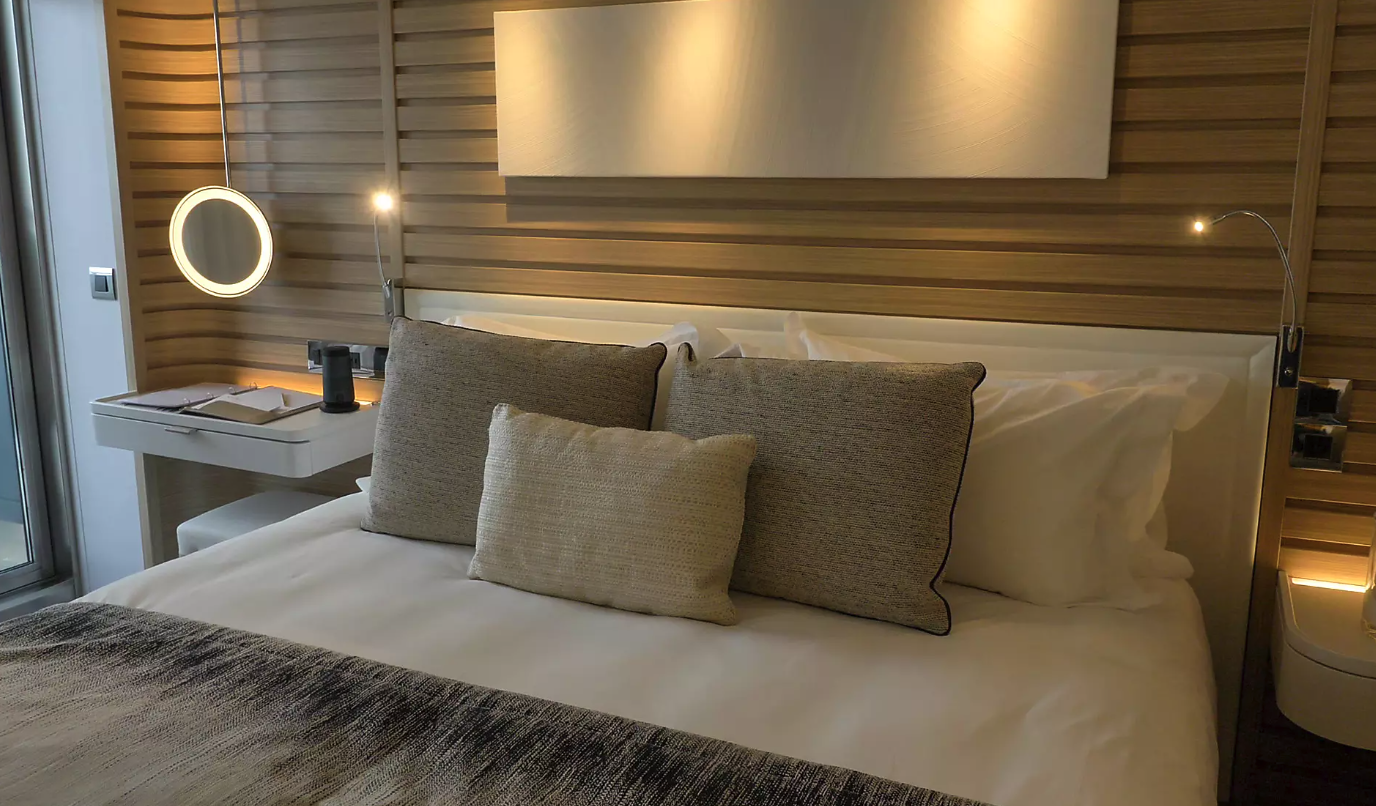 PONANT Le Bellot Deluxe Cabin 4.png