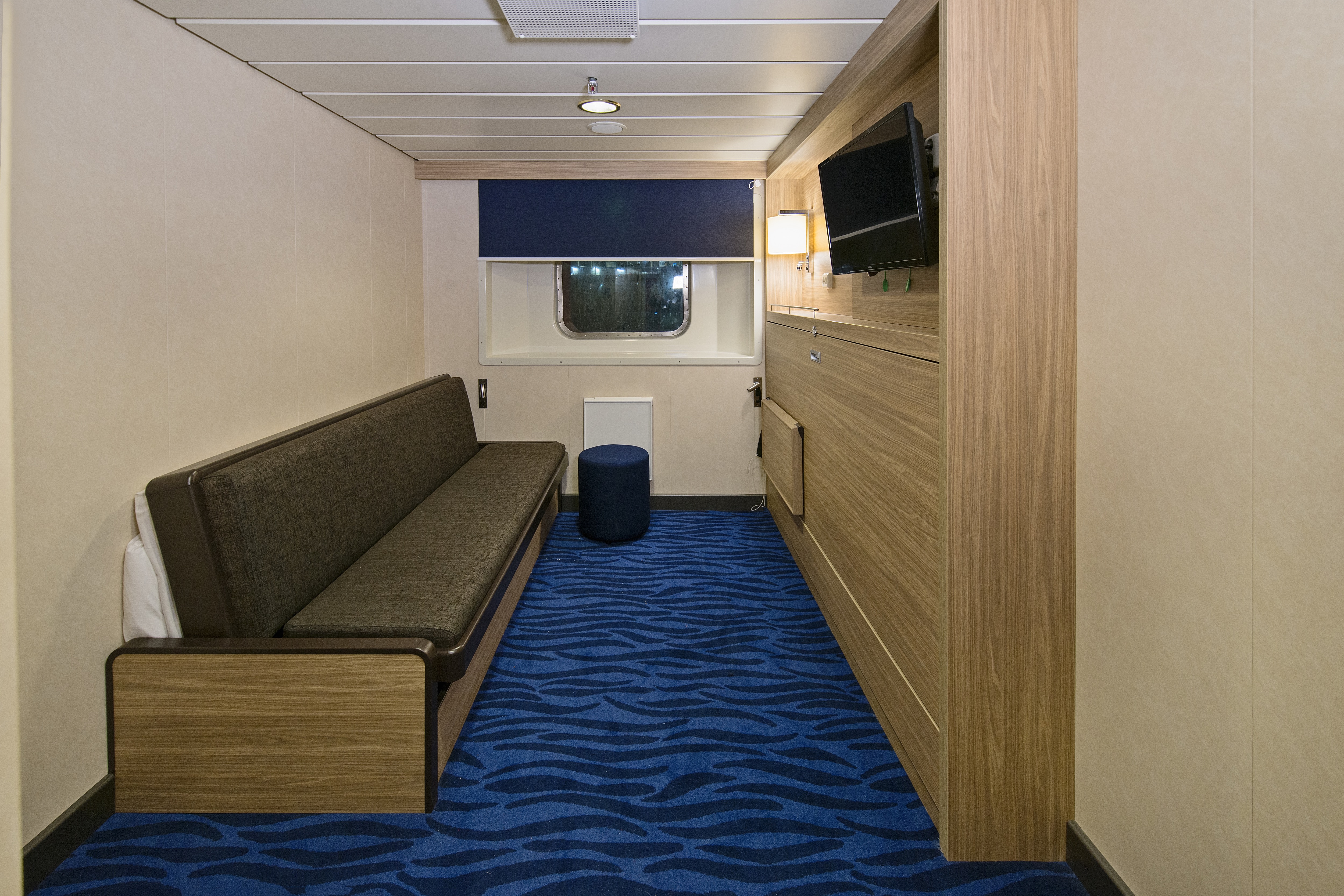 Polar Outside | Twin on lower deck with porthole