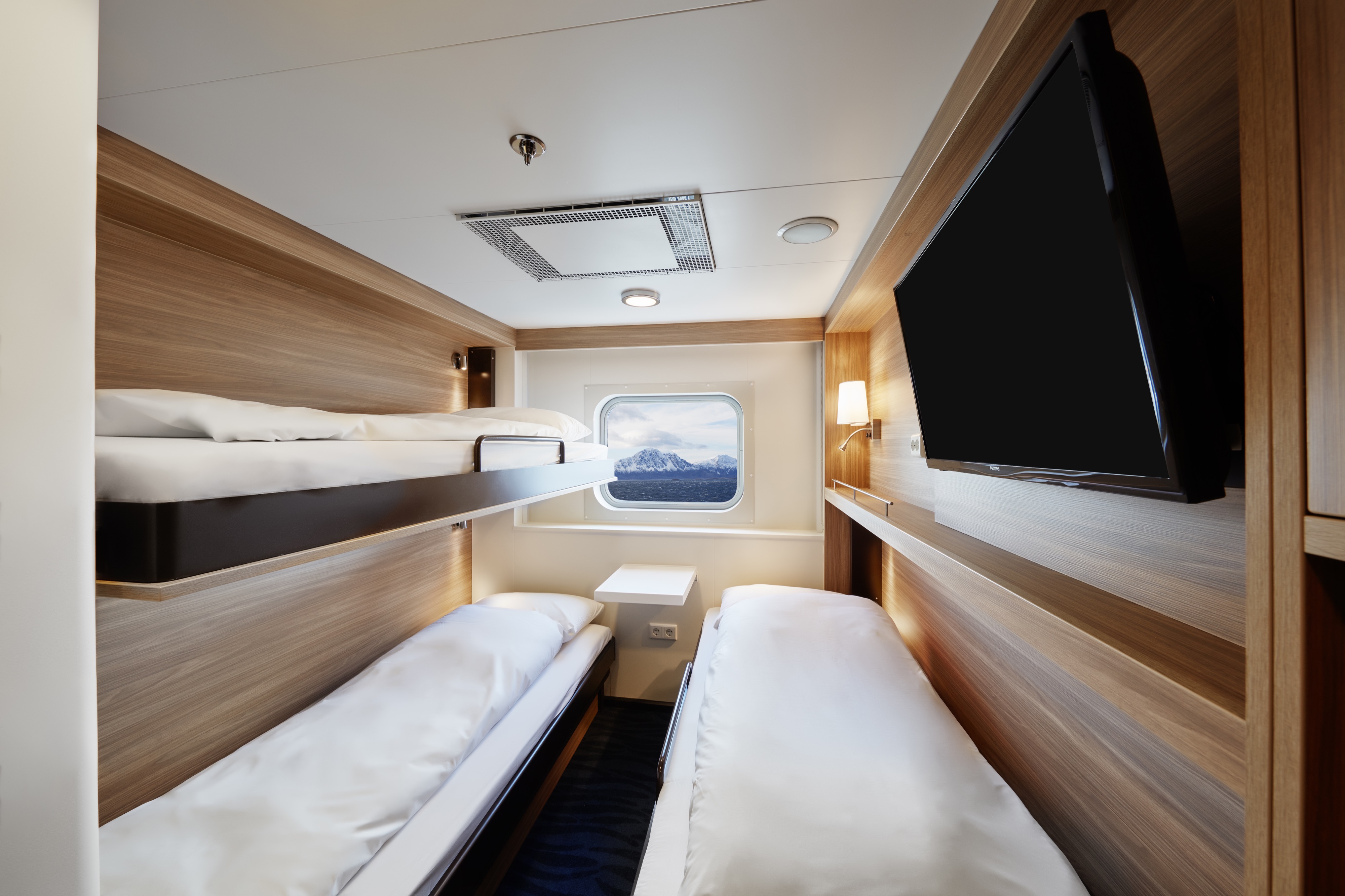 Polar Outside | Upper deck for up to 3 travellers