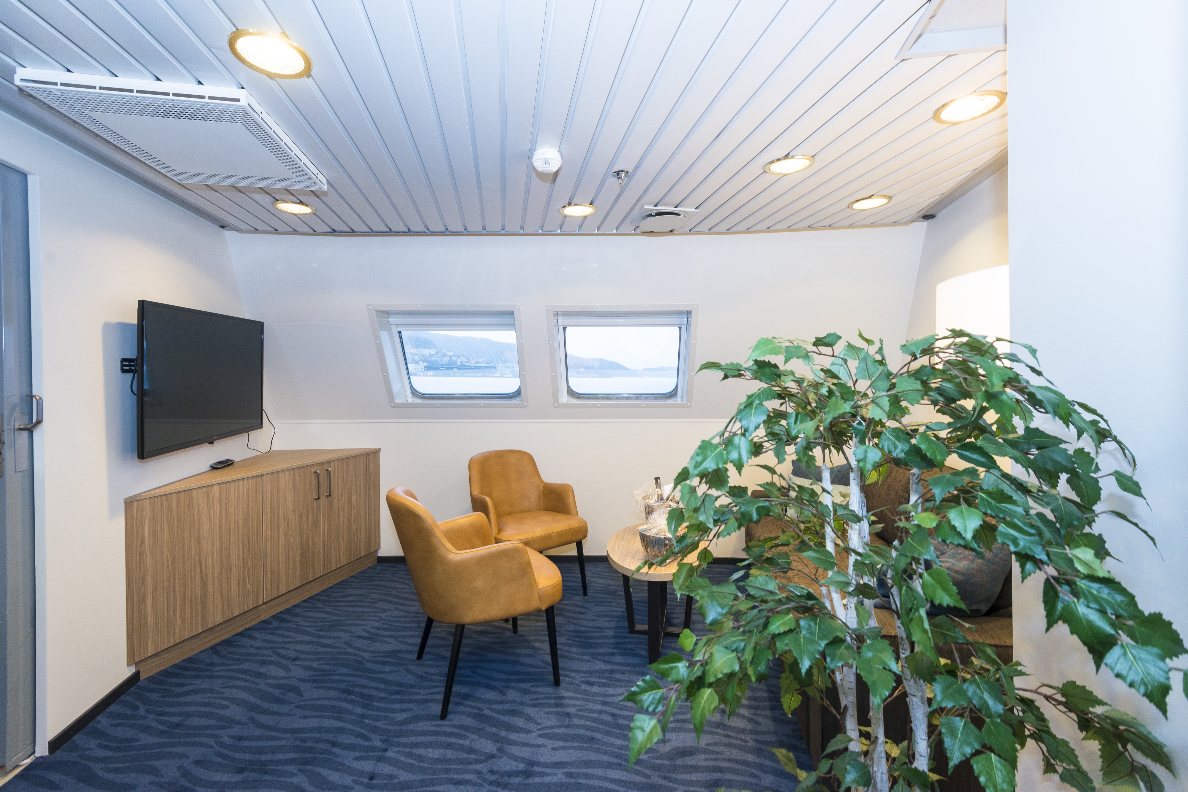 Expedition Suite | Two-bed suite on promenade deck