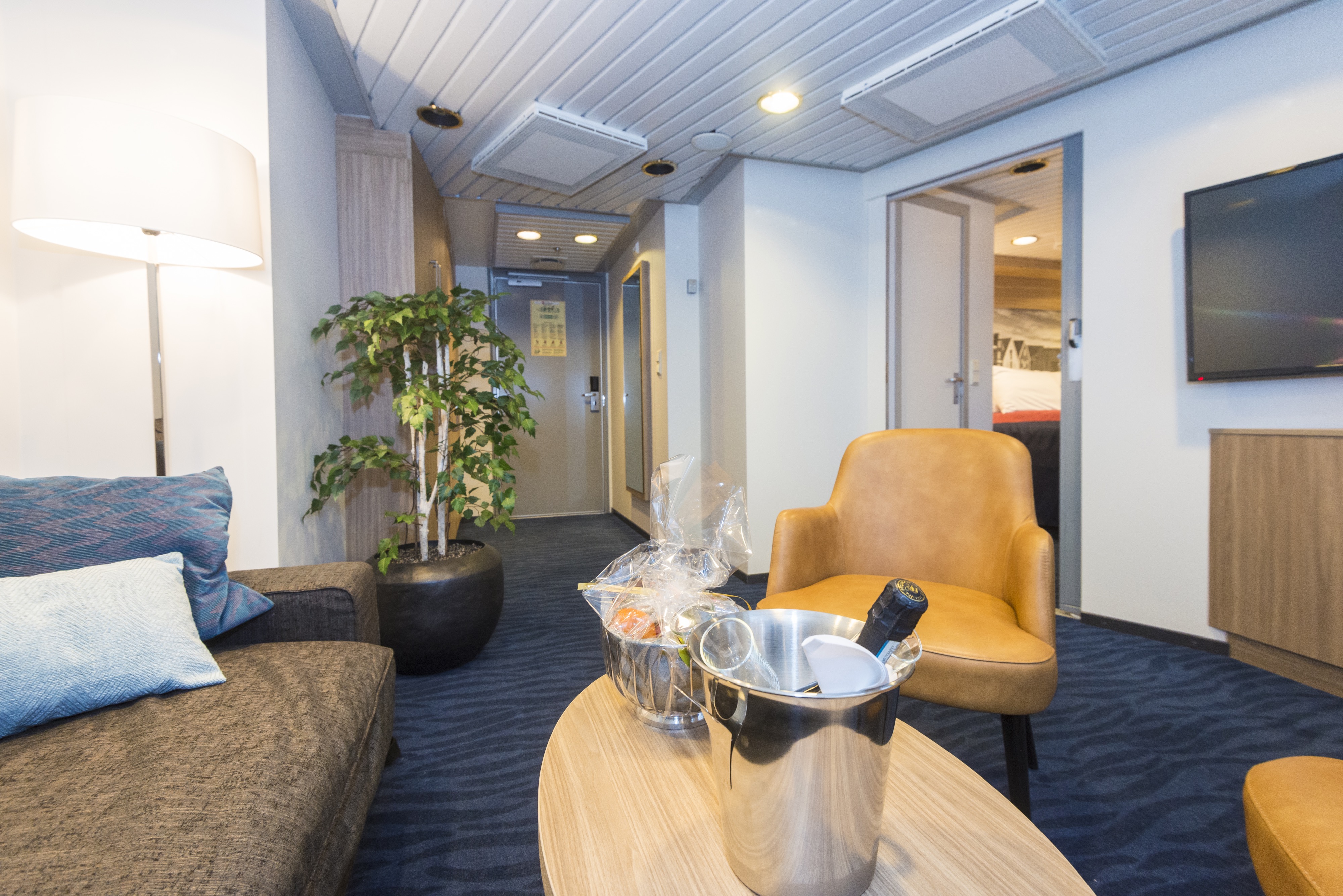 Expedition Suite | Suite on upper deck