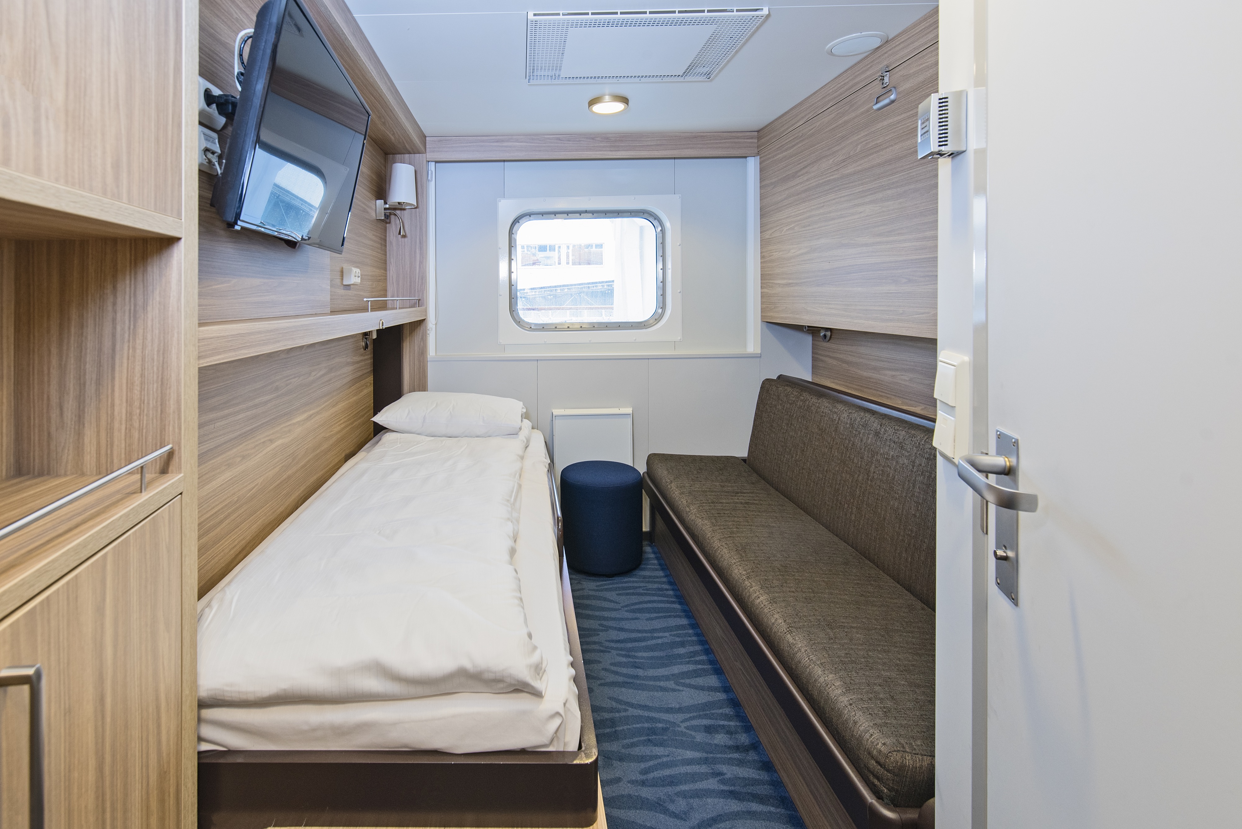 Polar Outside | Middle deck for up to 3 travellers