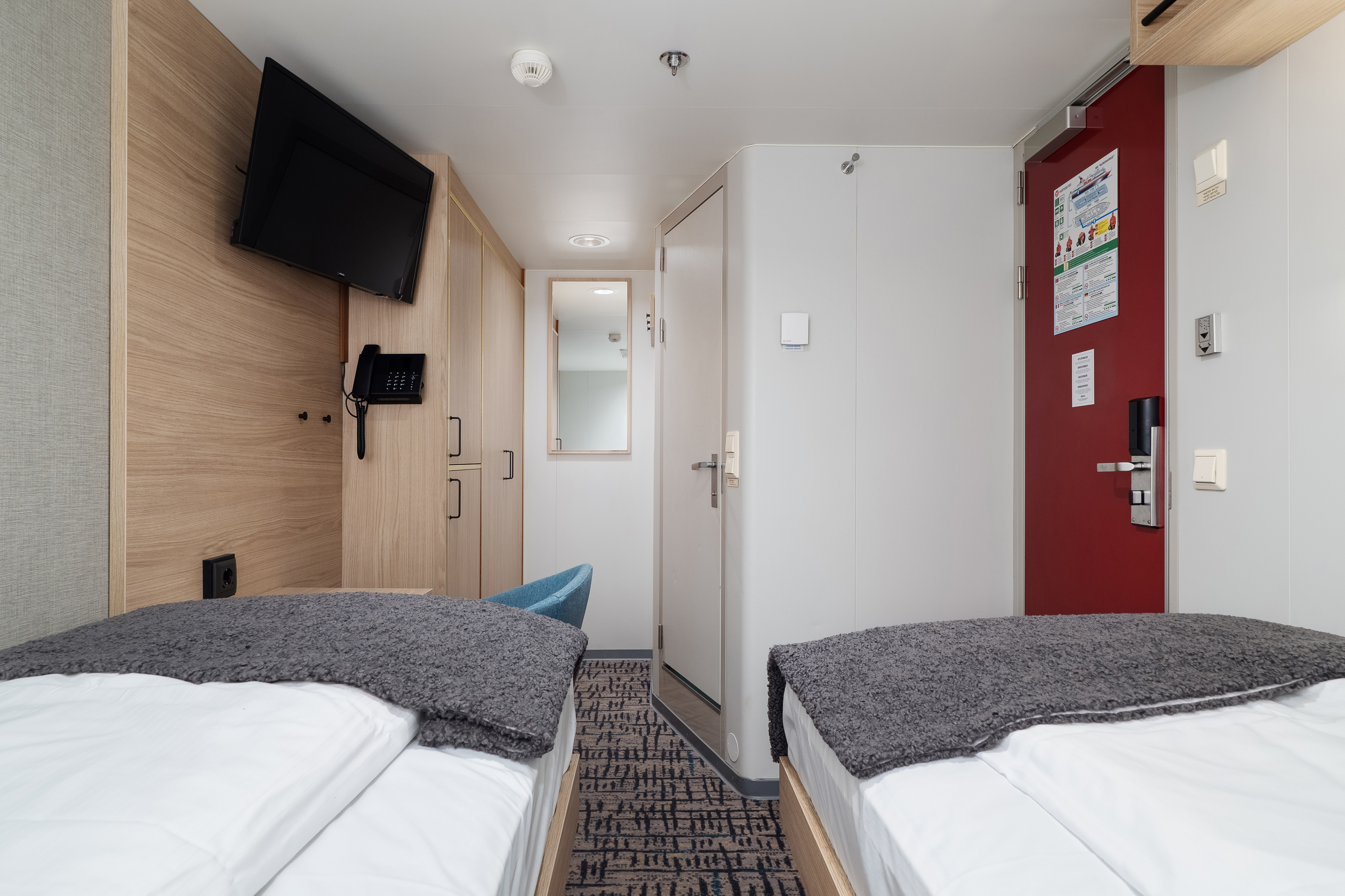 Polar Inside | Twin on lower deck