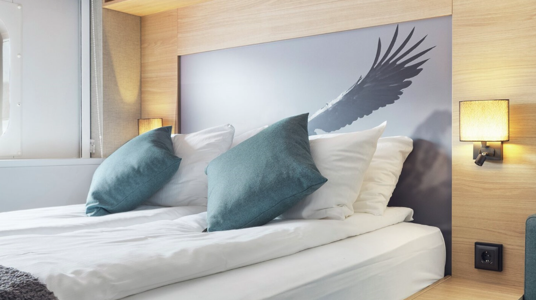 Polar Outside | Middle deck for 2 travellers