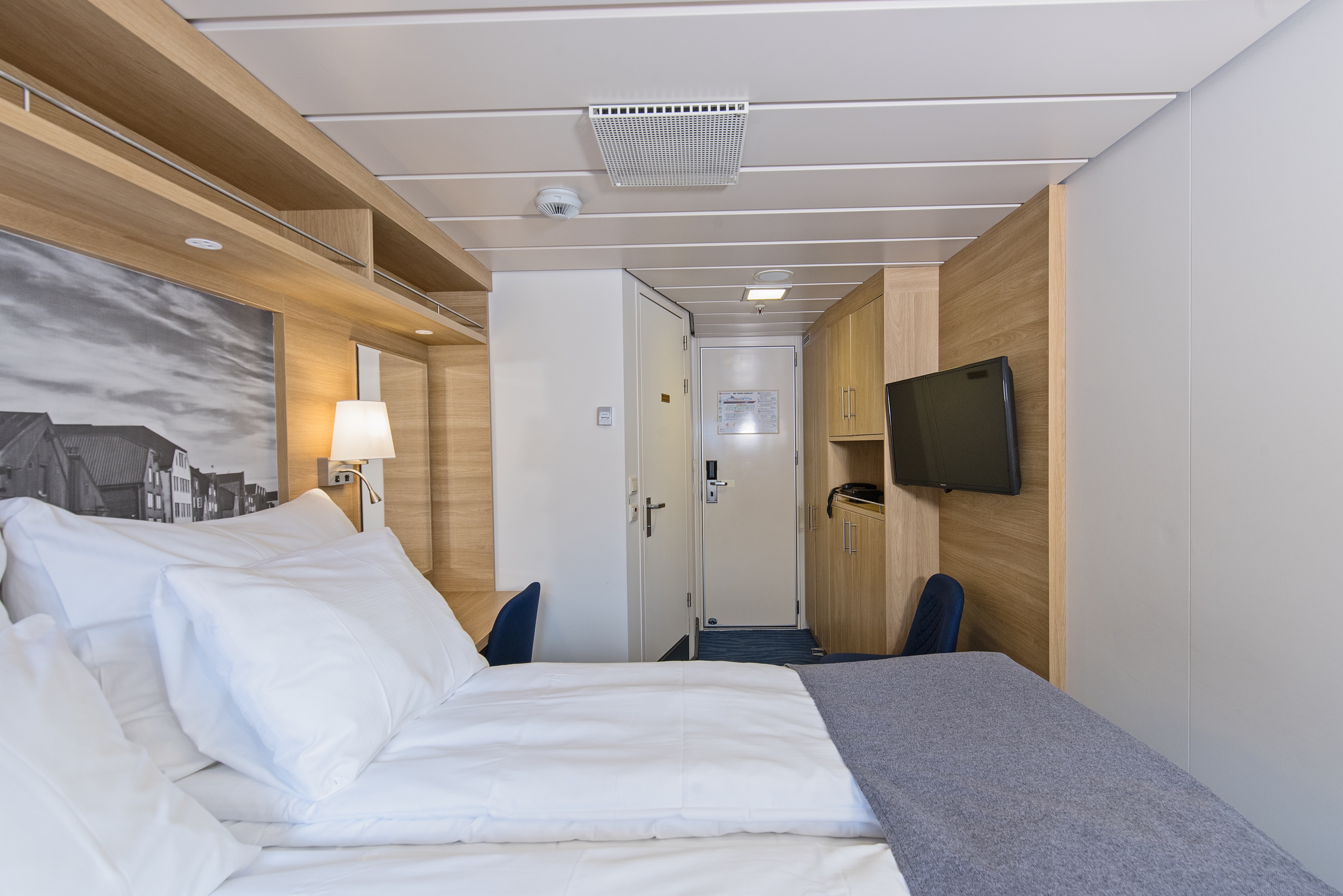 Arctic Superior | Double on middle deck with window