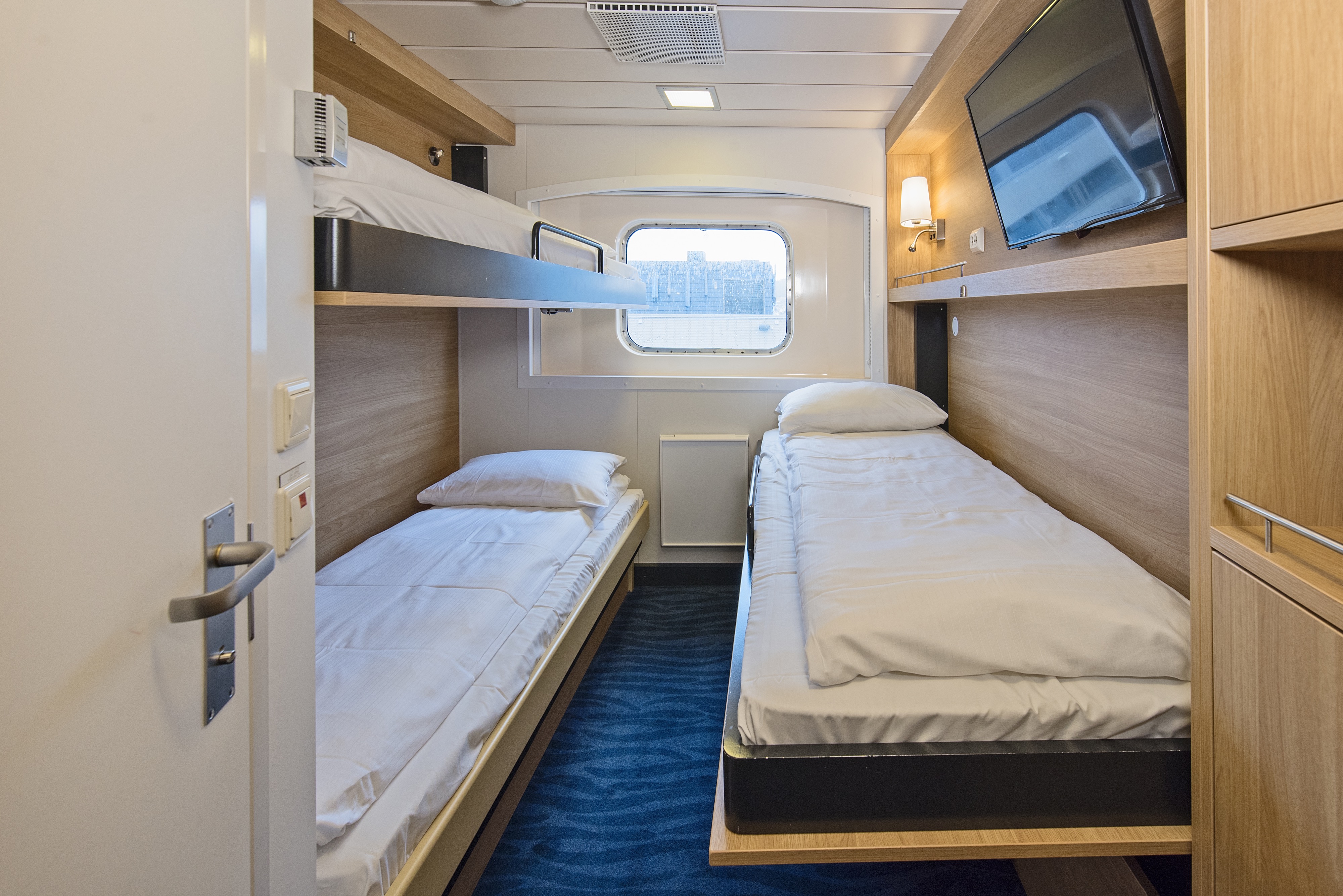 Polar Outside | Middle deck for up to 3 travellers