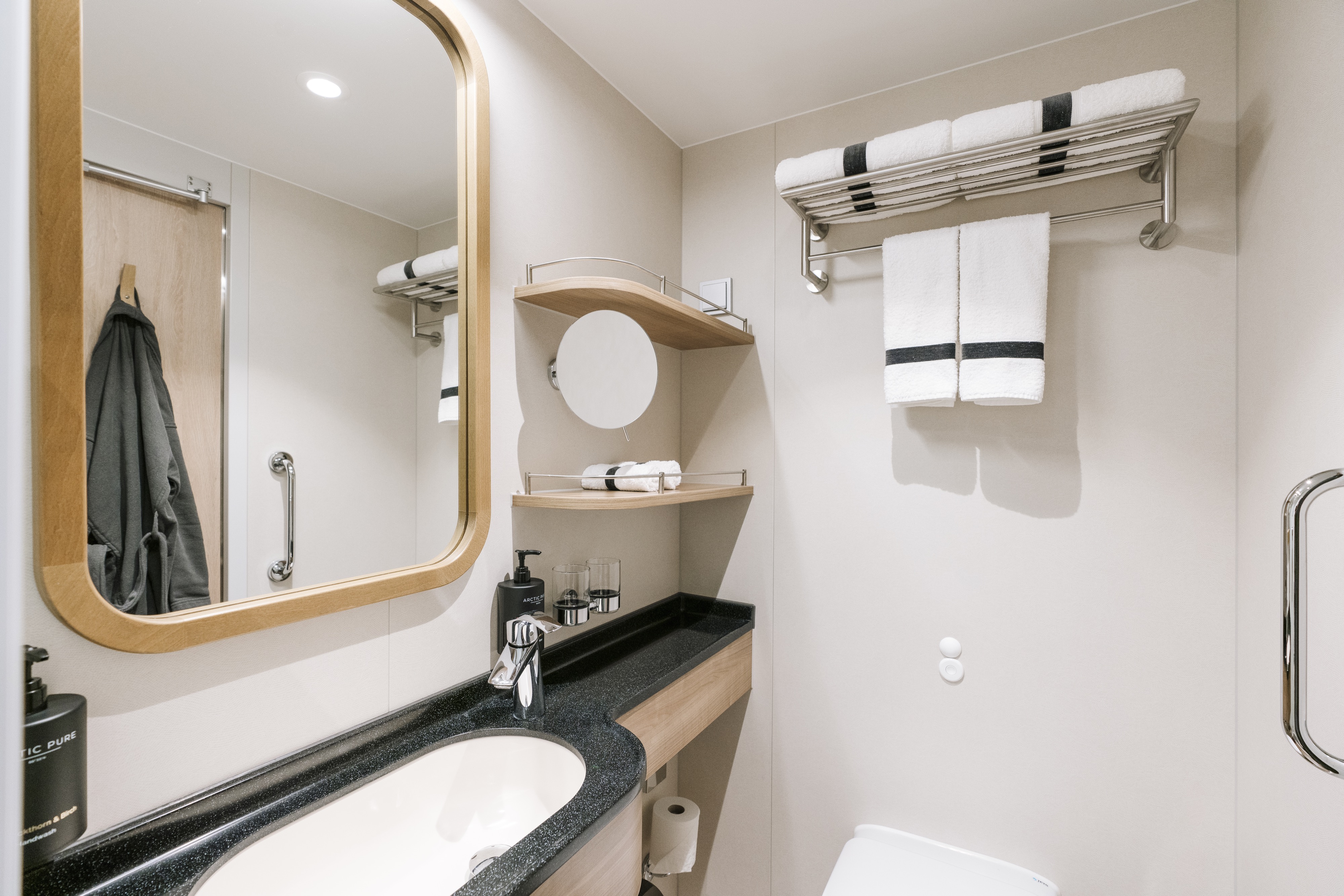 Polar Outside | Outside cabin - Lower/middle decks