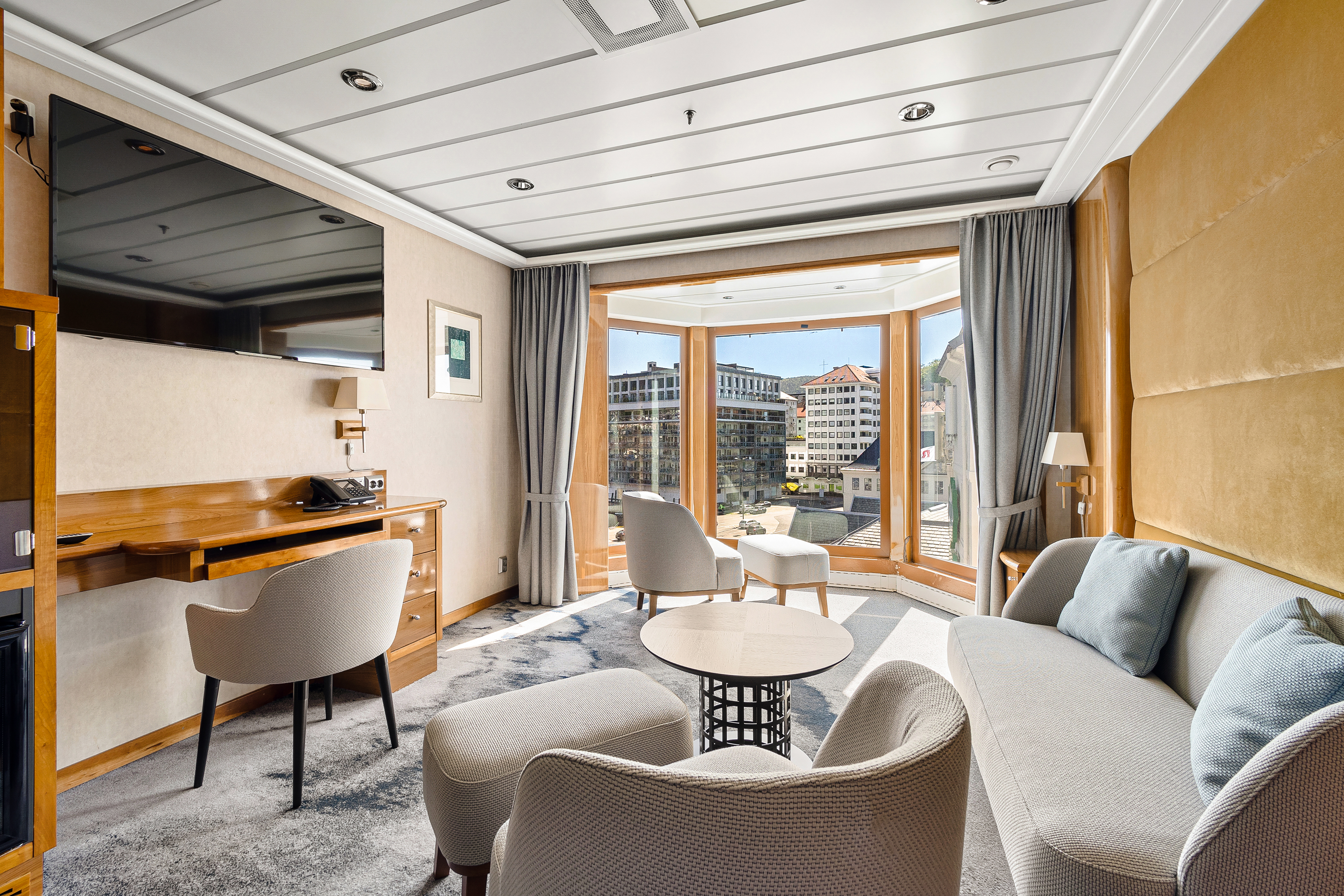Expedition Suite | Grand Suite on middle or upper deck