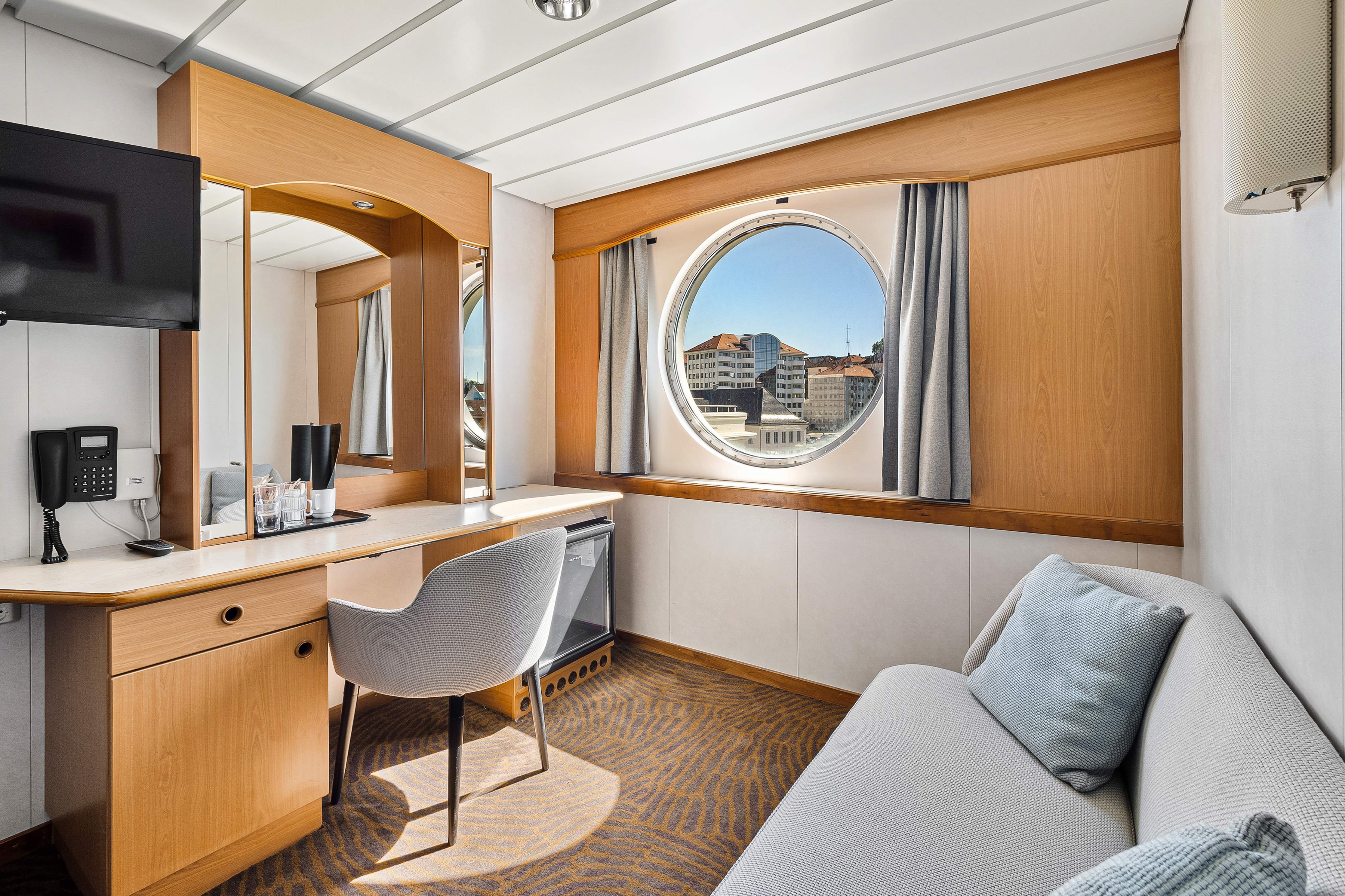Expedition Suite | Mini Suite on middle deck
