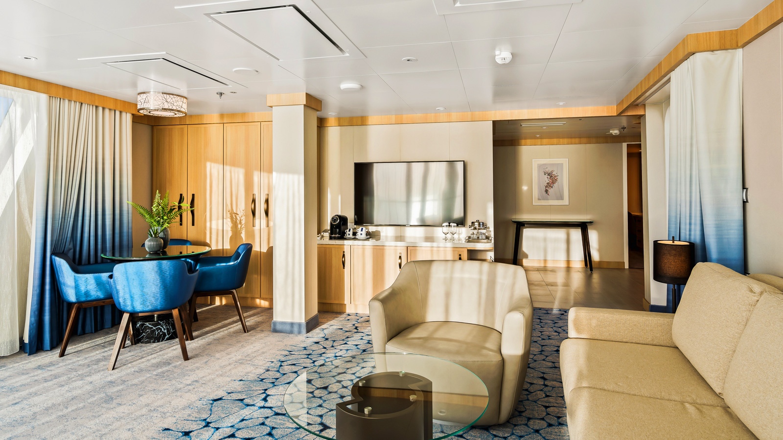 Spacious AquaTheater Suite Large Balcony – 2 Bedrooms