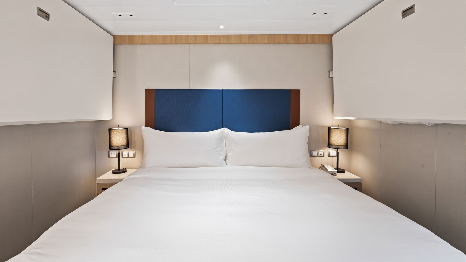 Spacious AquaTheater Suite Large Balcony – 2 Bedrooms