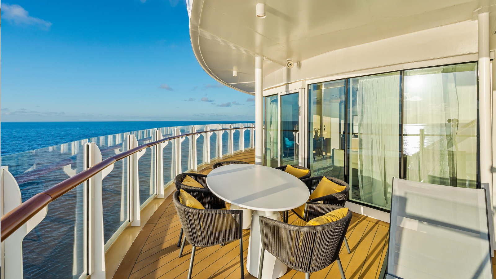 Spacious AquaTheater Suite Large Balcony – 2 Bedrooms