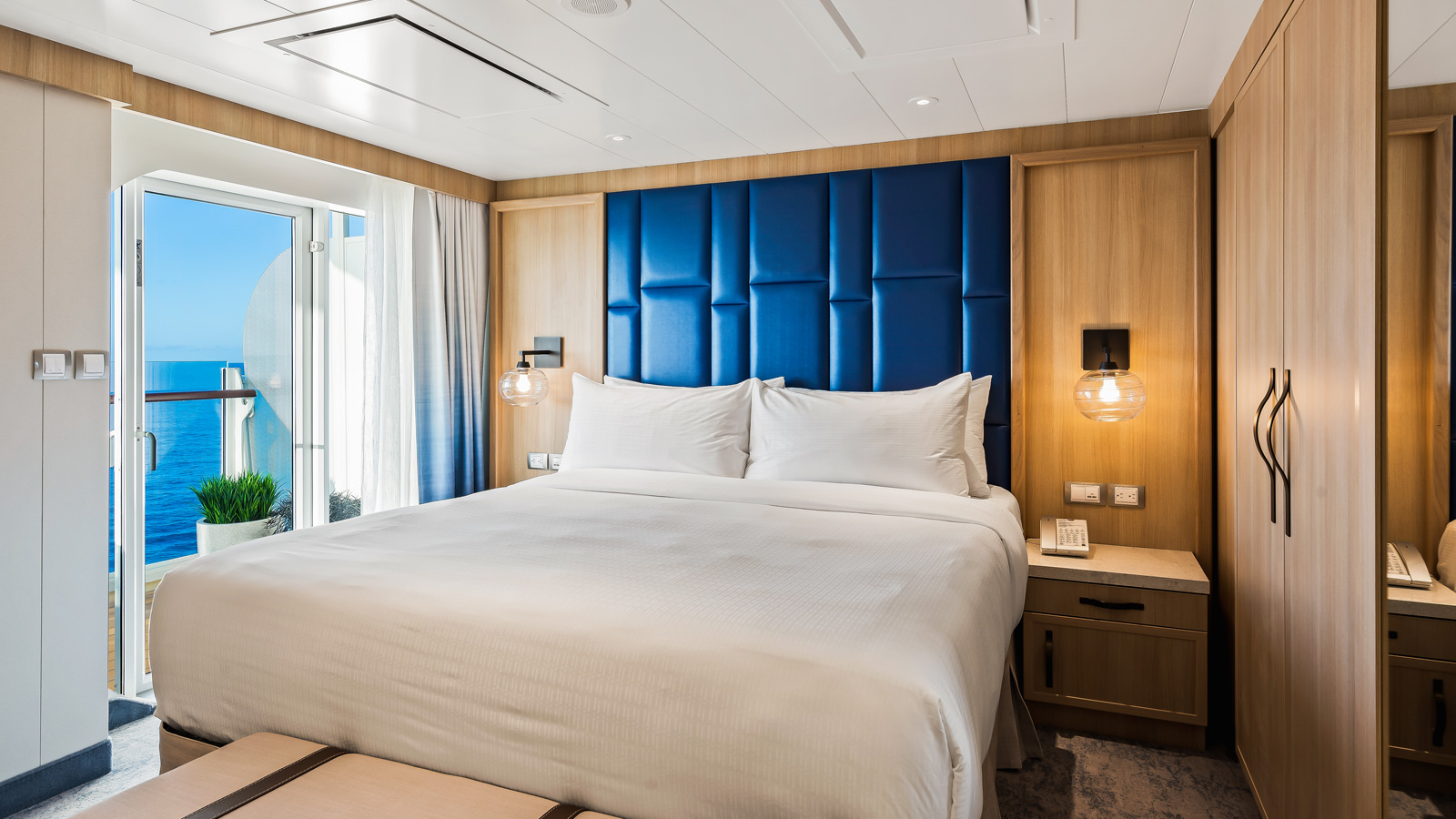 Spacious AquaTheater Suite Large Balcony – 2 Bedrooms