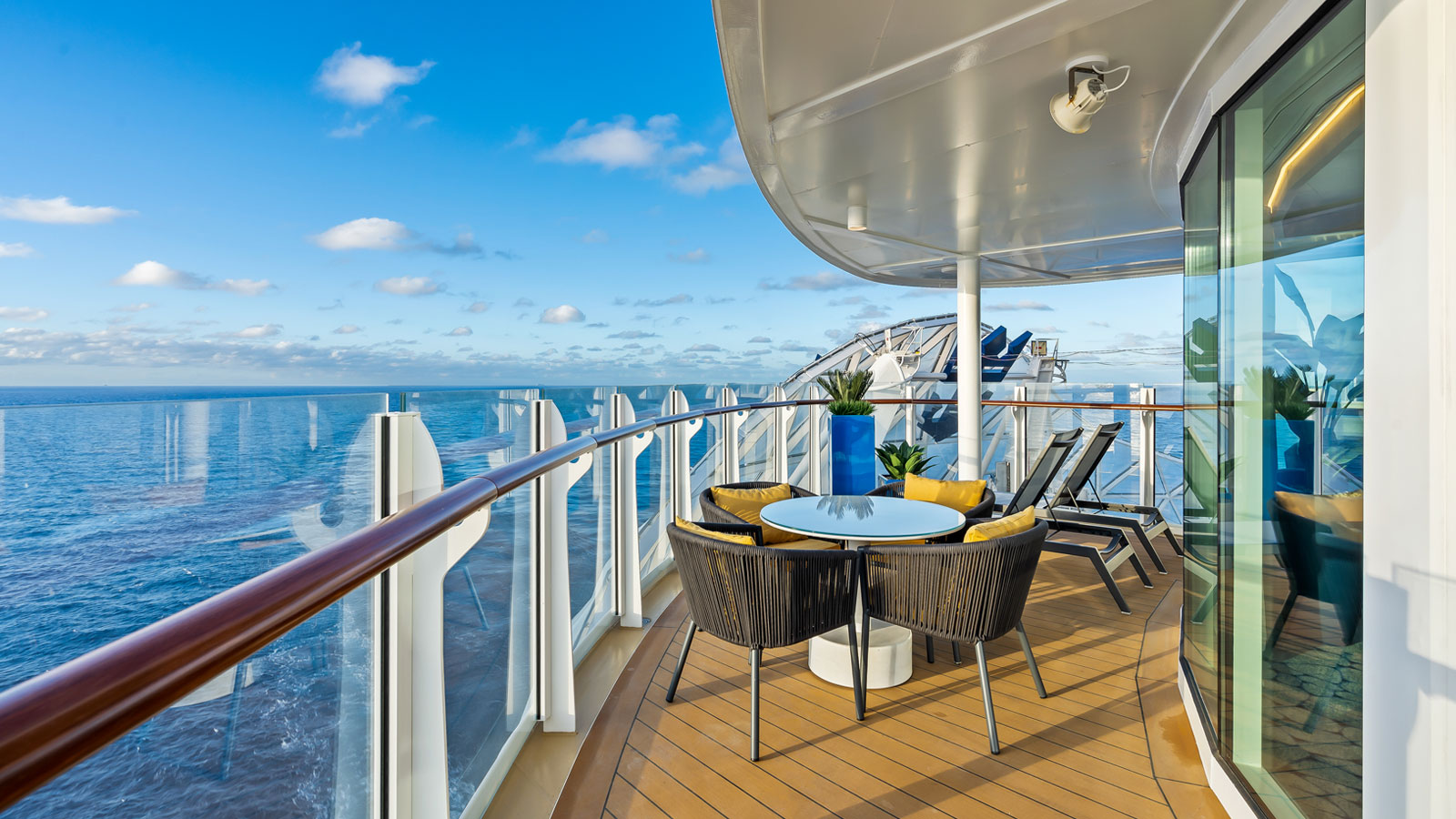 AquaTheater Suite with Large Balcony – 2 Bedrooms