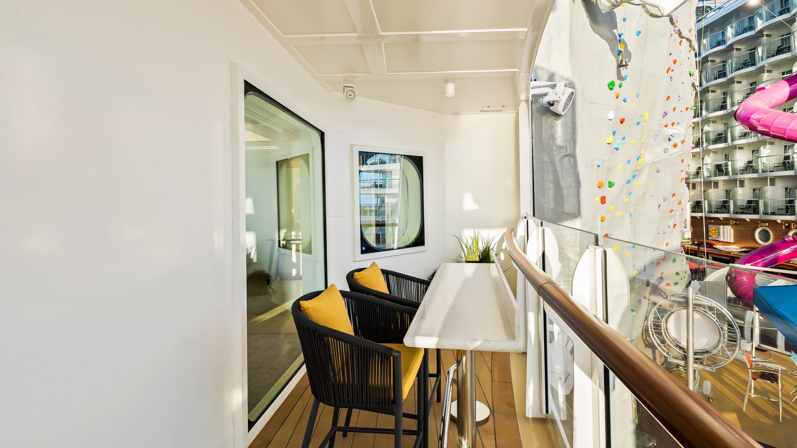 Spacious AquaTheater Suite Large Balcony - 2 Bedrooms