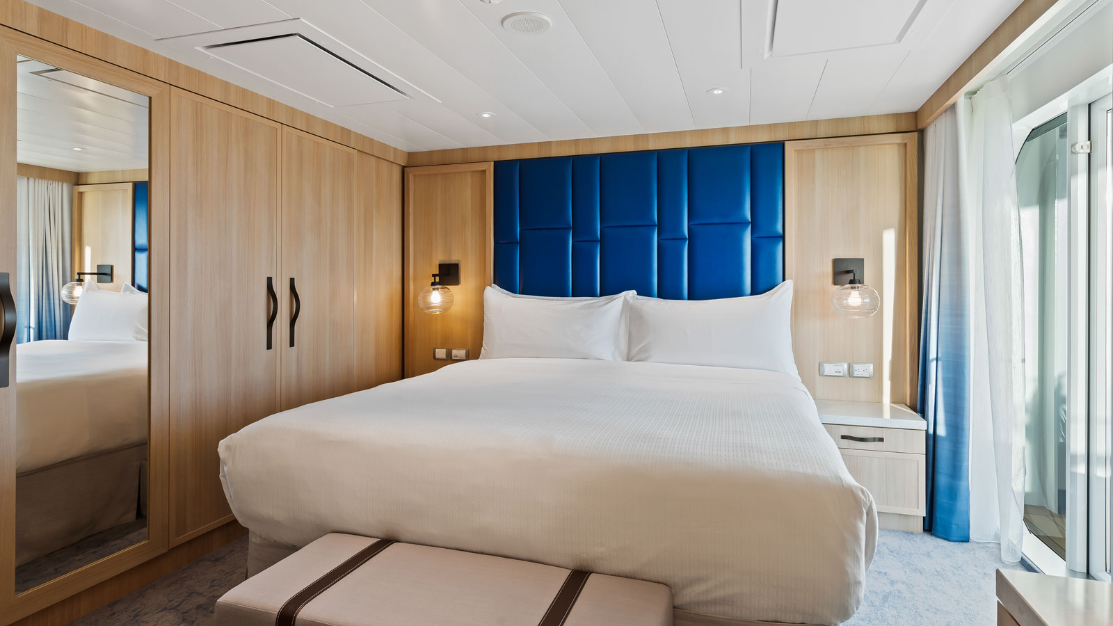 AquaTheater Suite with Large Balcony - 2 Bedrooms