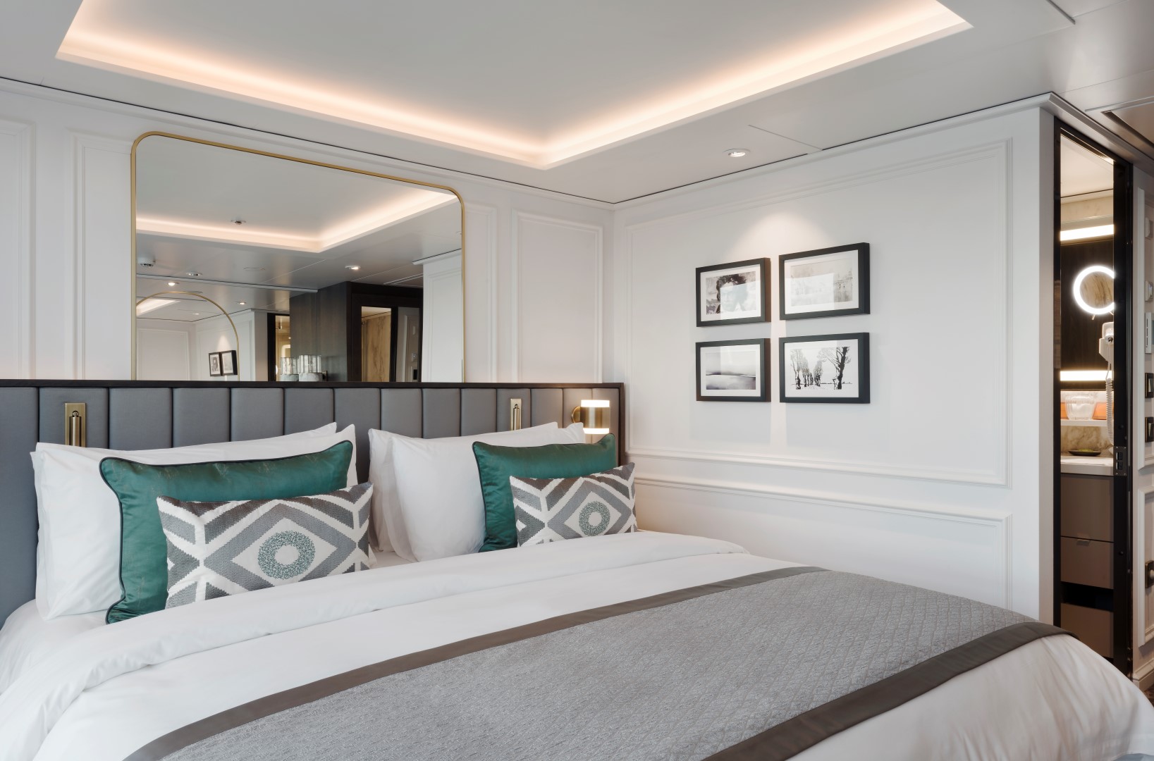 Uniworld S.S. Elisabeth Victoria - French Balcony.jpg