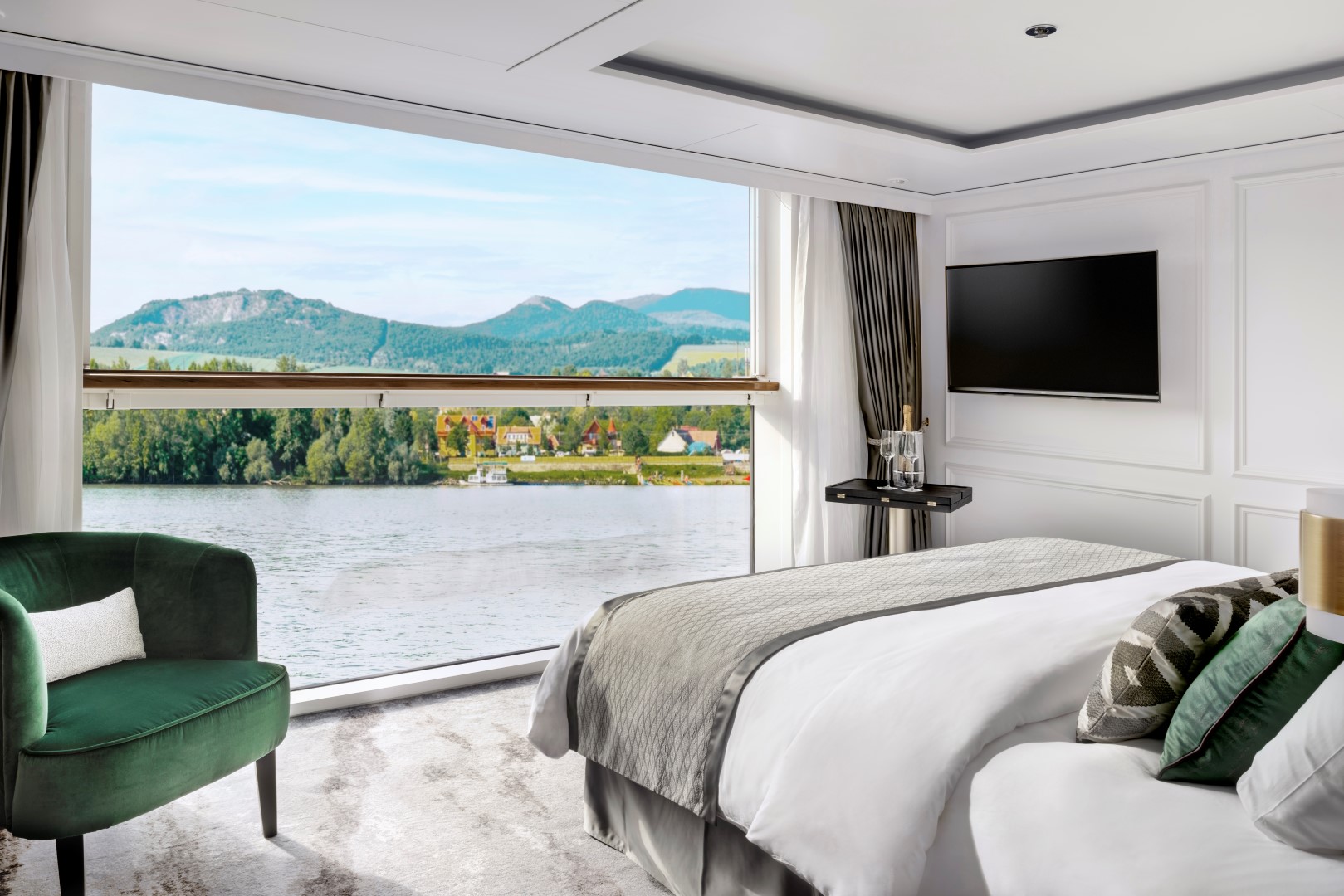 Uniworld S.S. Elisabeth Victoria - Sig French Balcony 2.jpg
