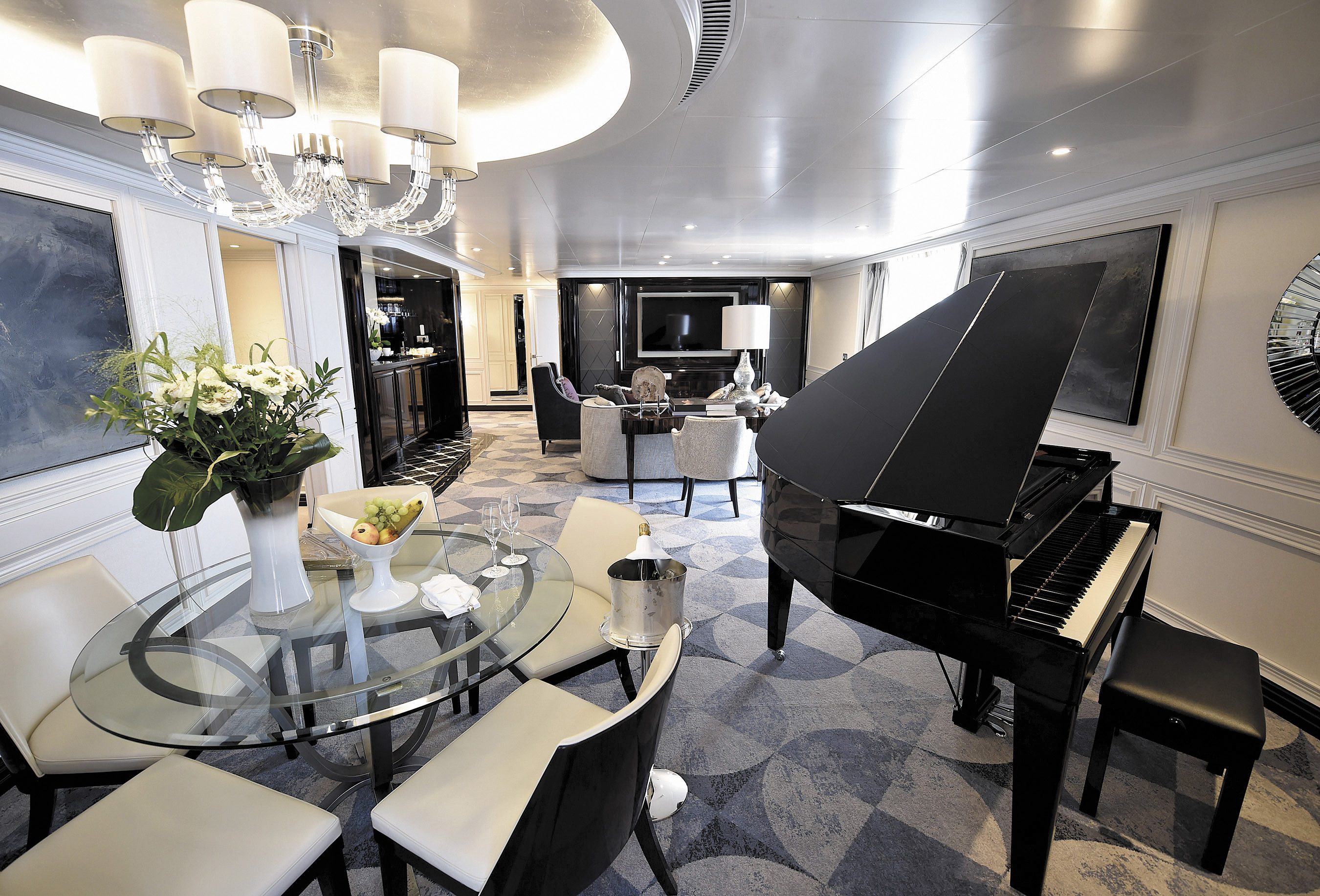 Regent Seven Seas EXPLORER Master Suite 0.jpg