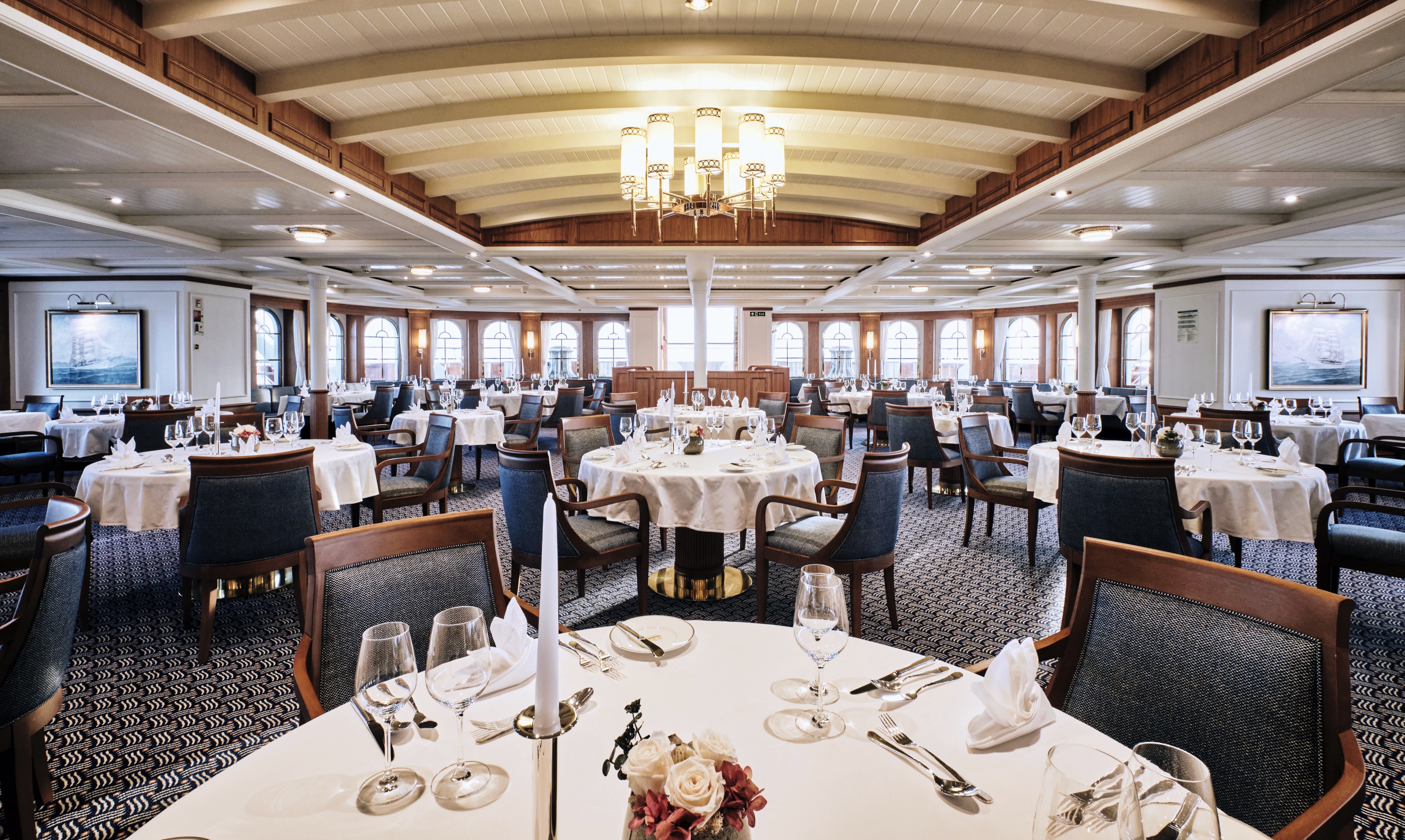 Restaurant & Lido Deck with Bistro