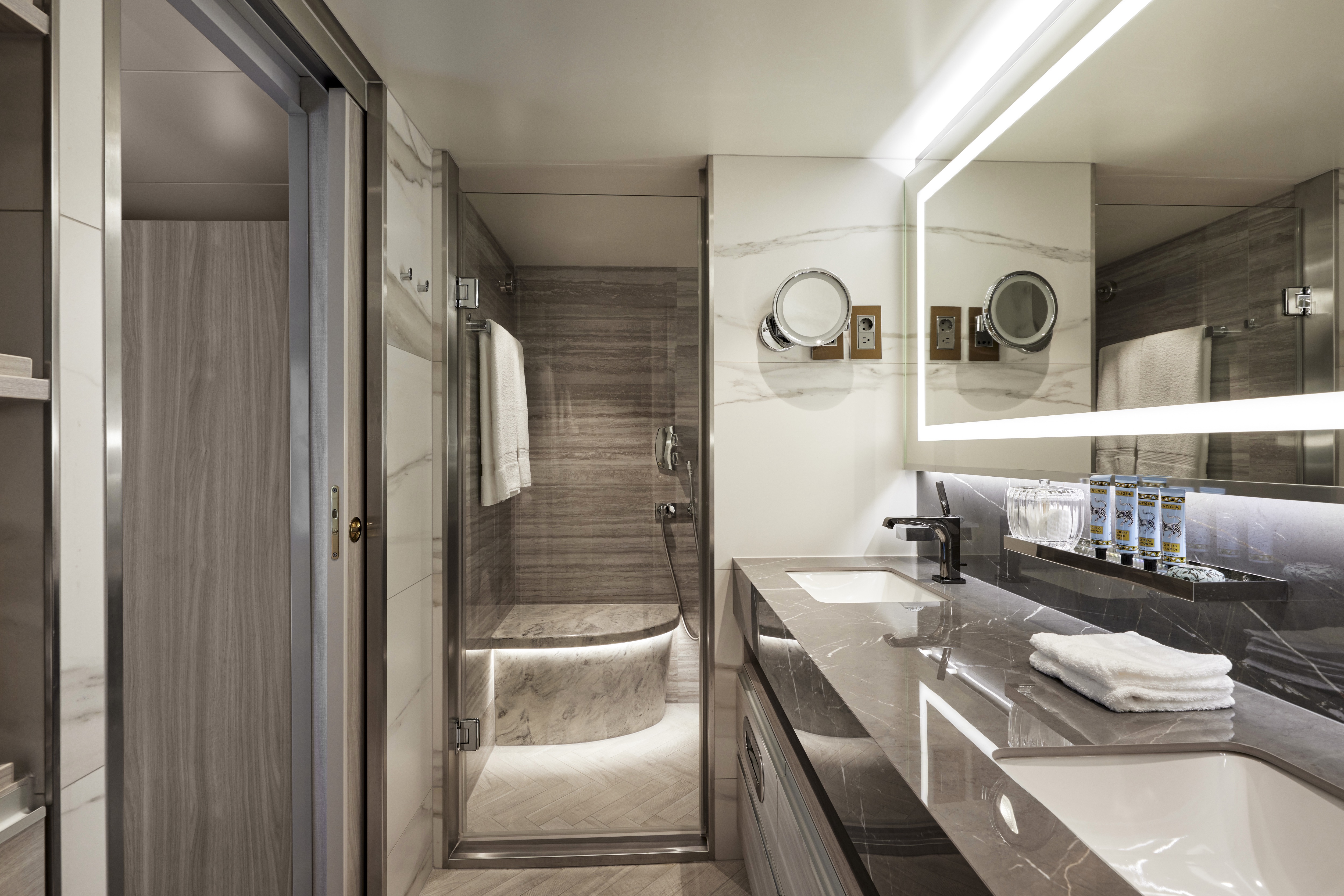 Sapphire Veranda Suite